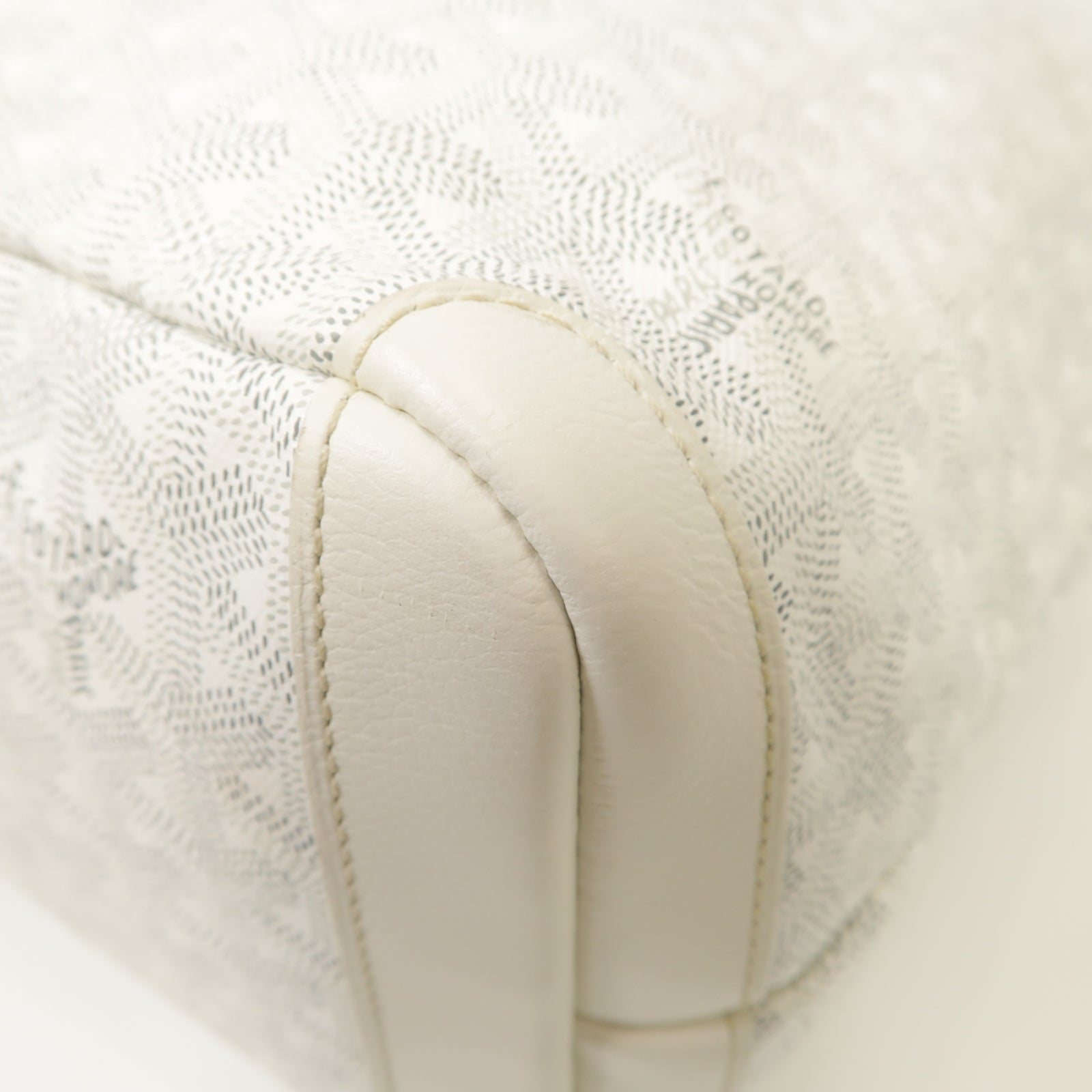 GOYARD 塗層帆布Artois銀扣肩背袋白色