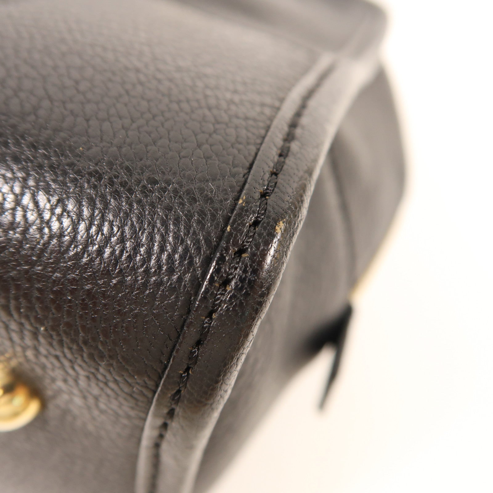 LOEWE 皮革Amazona 28金扣手挽袋黑色