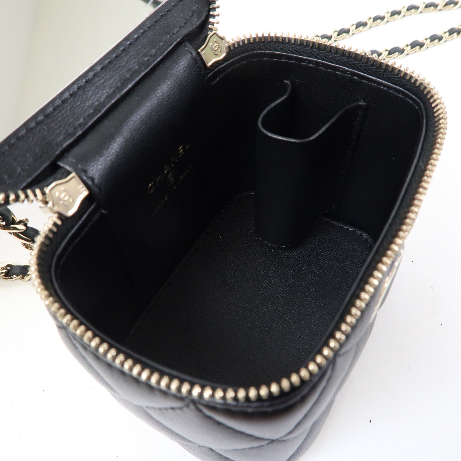 CHANEL 菱格羊皮皮革Vanity Case銀扣鏈帶肩背袋黑色