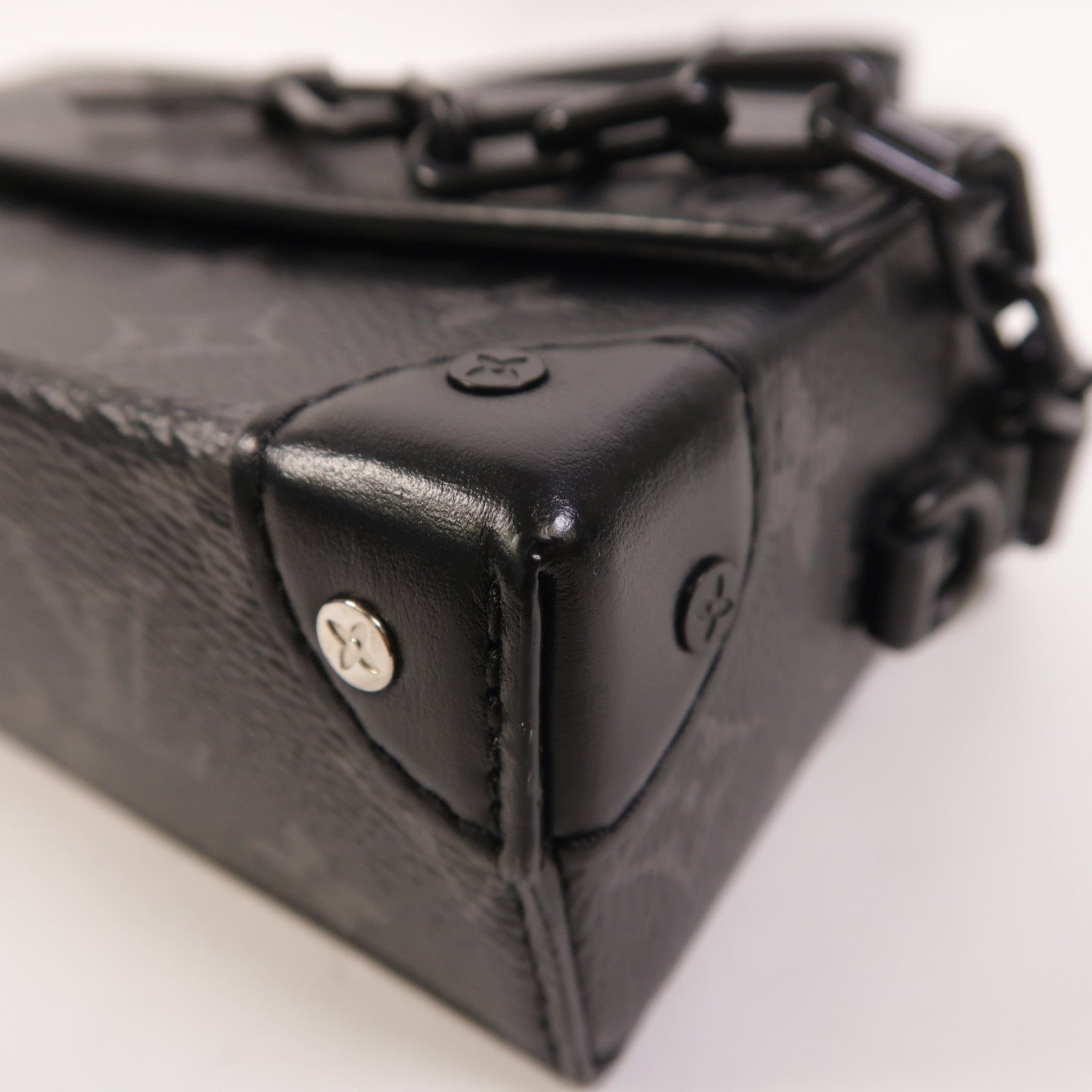 LOUIS VUITTON Monogram Eclipse Steamer Wearable Wallet肩背袋