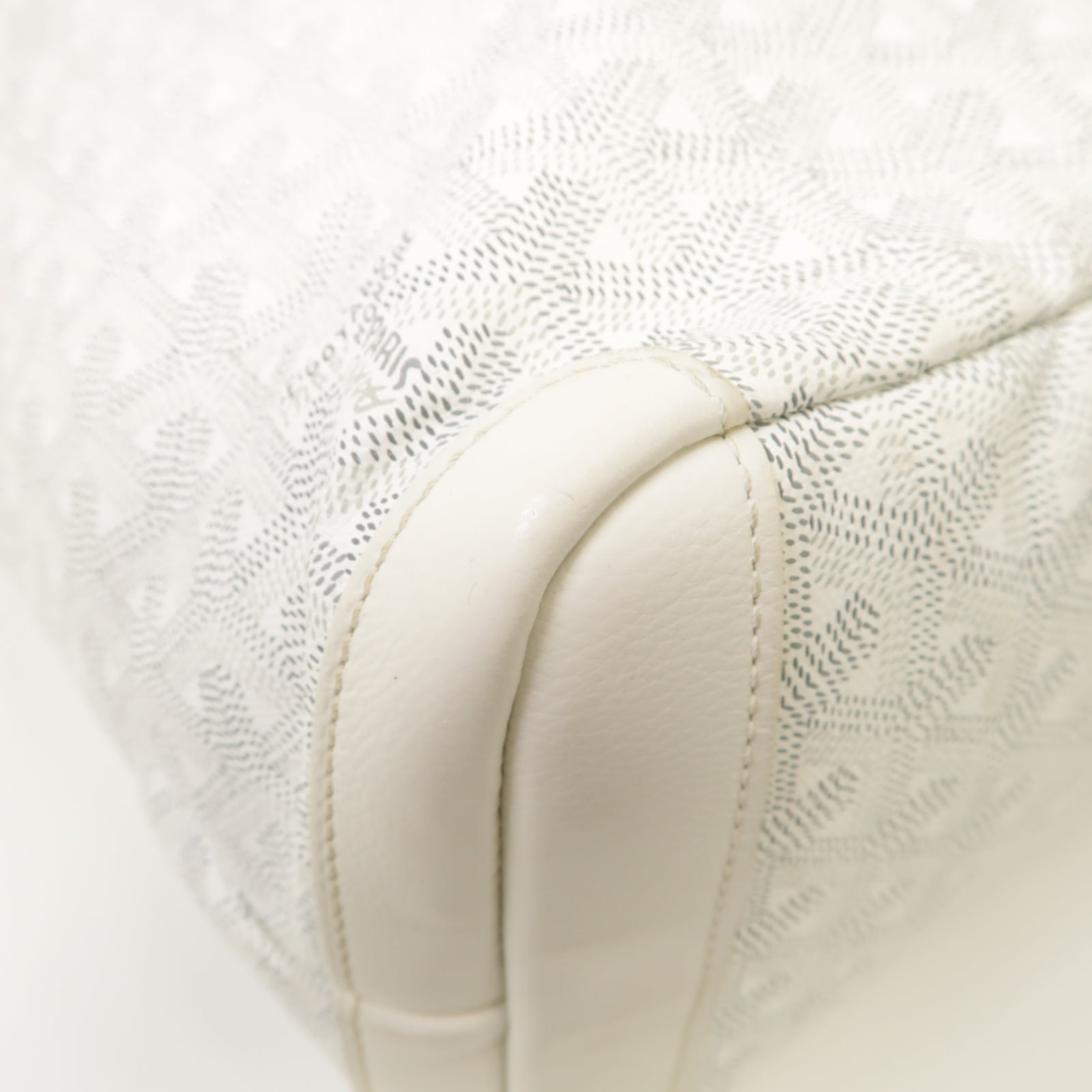GOYARD 塗層帆布Artois銀扣肩背袋白色