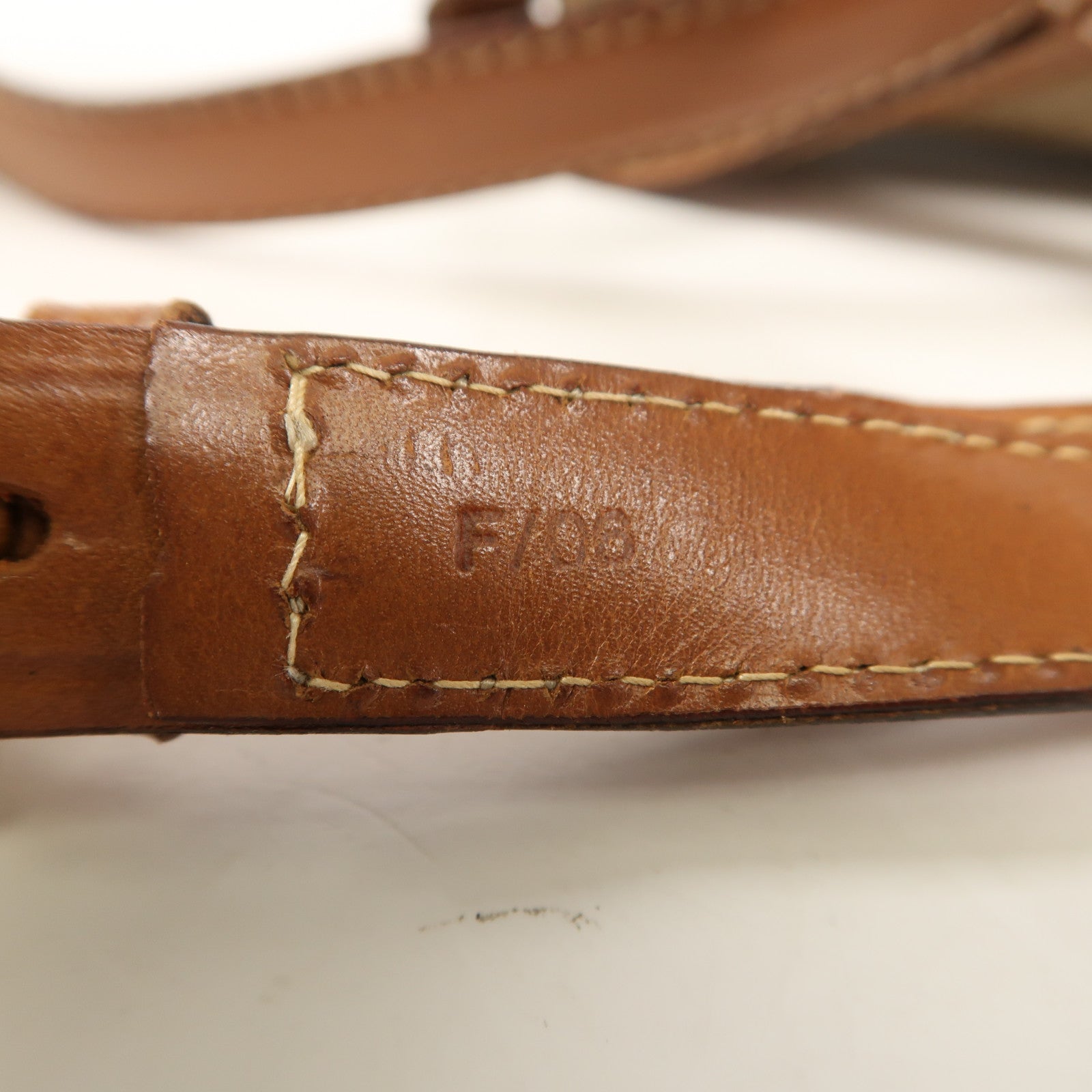 CELINE 牛皮皮革Vintage Crossbody Bag金扣肩背袋