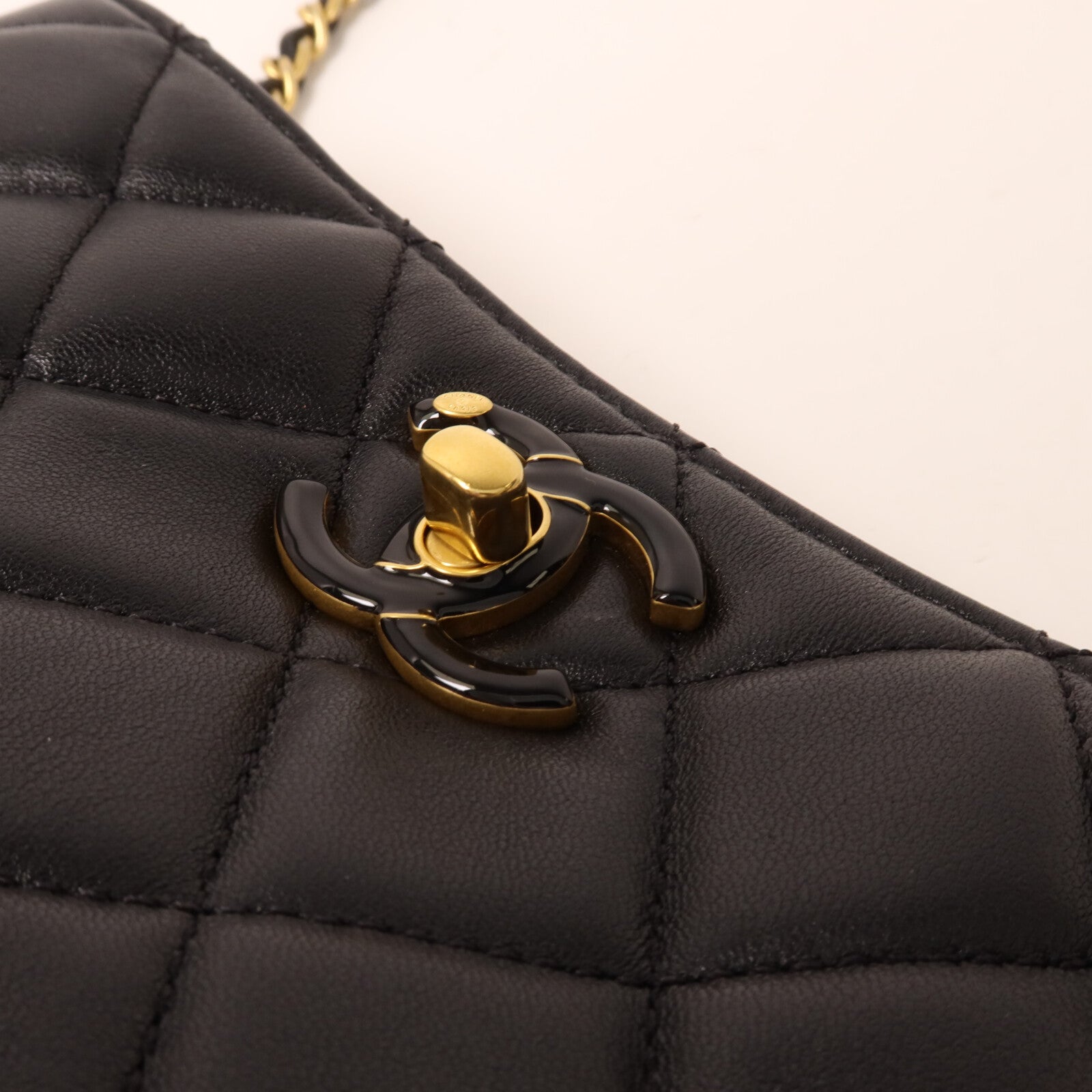 CHANEL 羊皮皮革Mini Hobo Bag鏈帶肩背袋