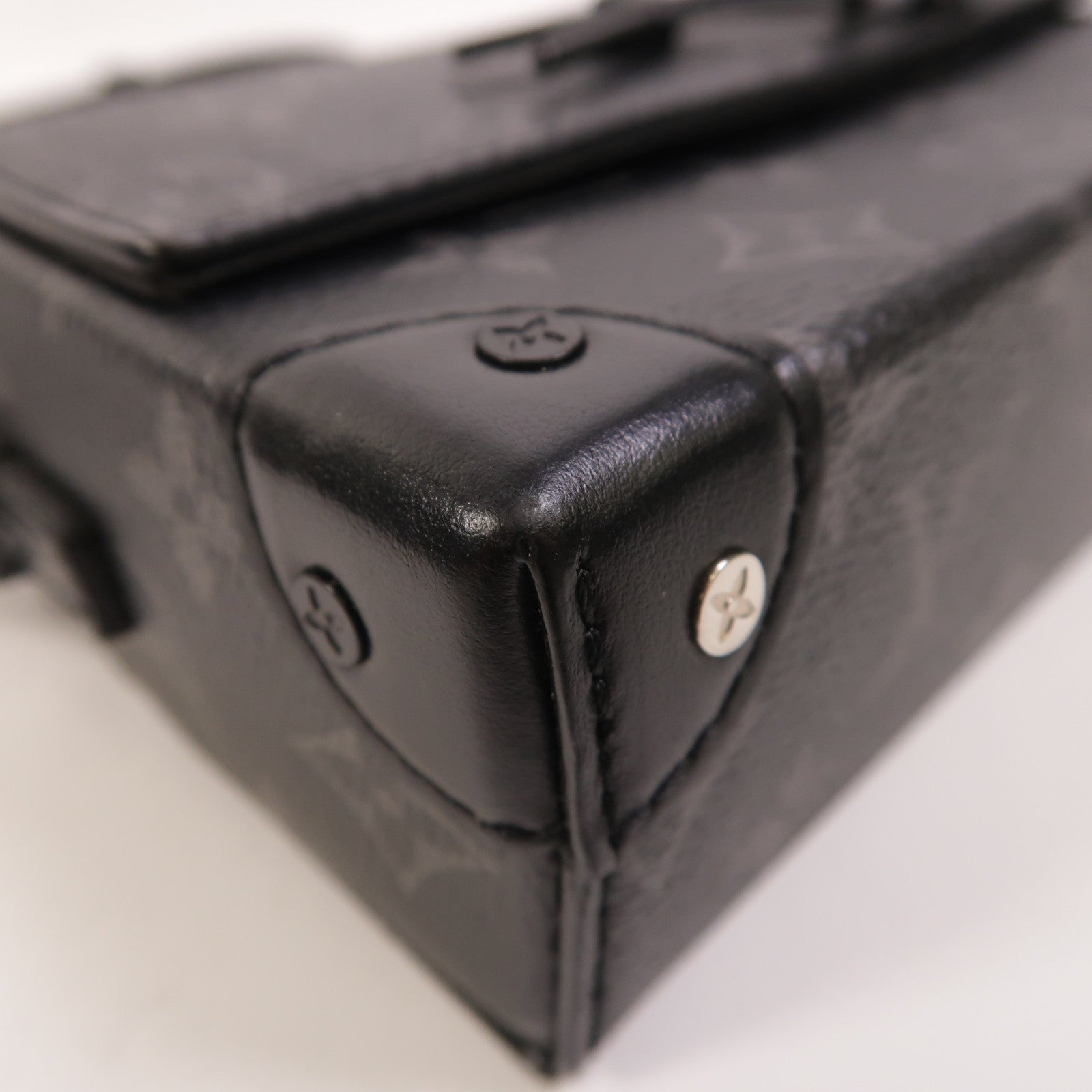 LOUIS VUITTON Monogram Eclipse Steamer Wearable Wallet肩背袋