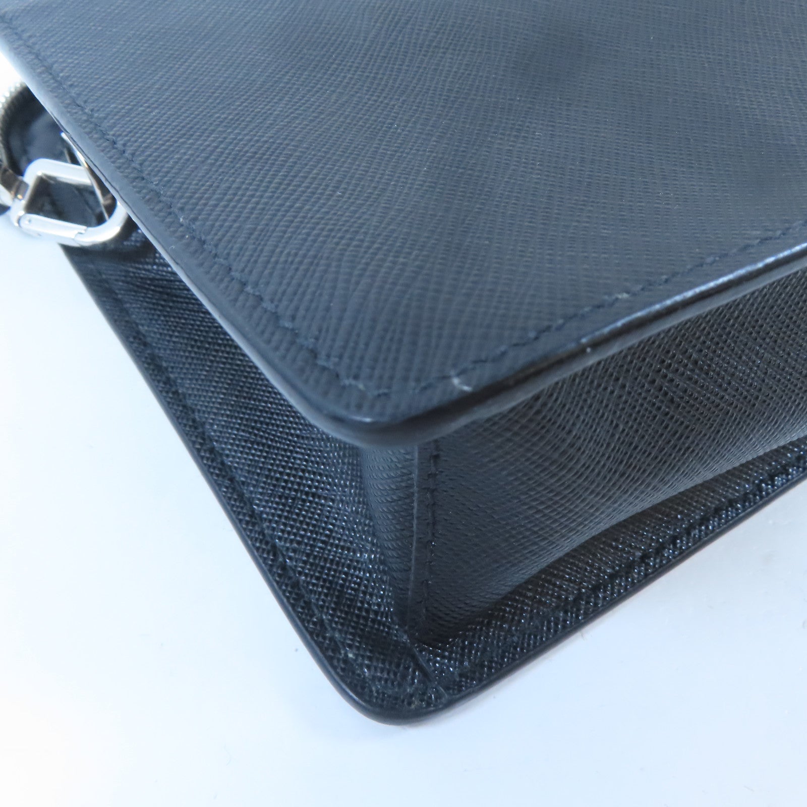 PRADA 牛皮皮革Travel Clutch銀扣手拿包黑色
