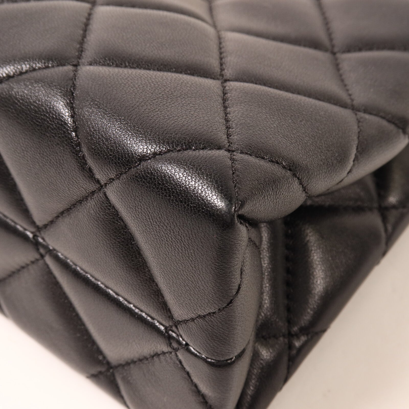 CHANEL 羊皮皮革Mini Hobo Bag鏈帶肩背袋