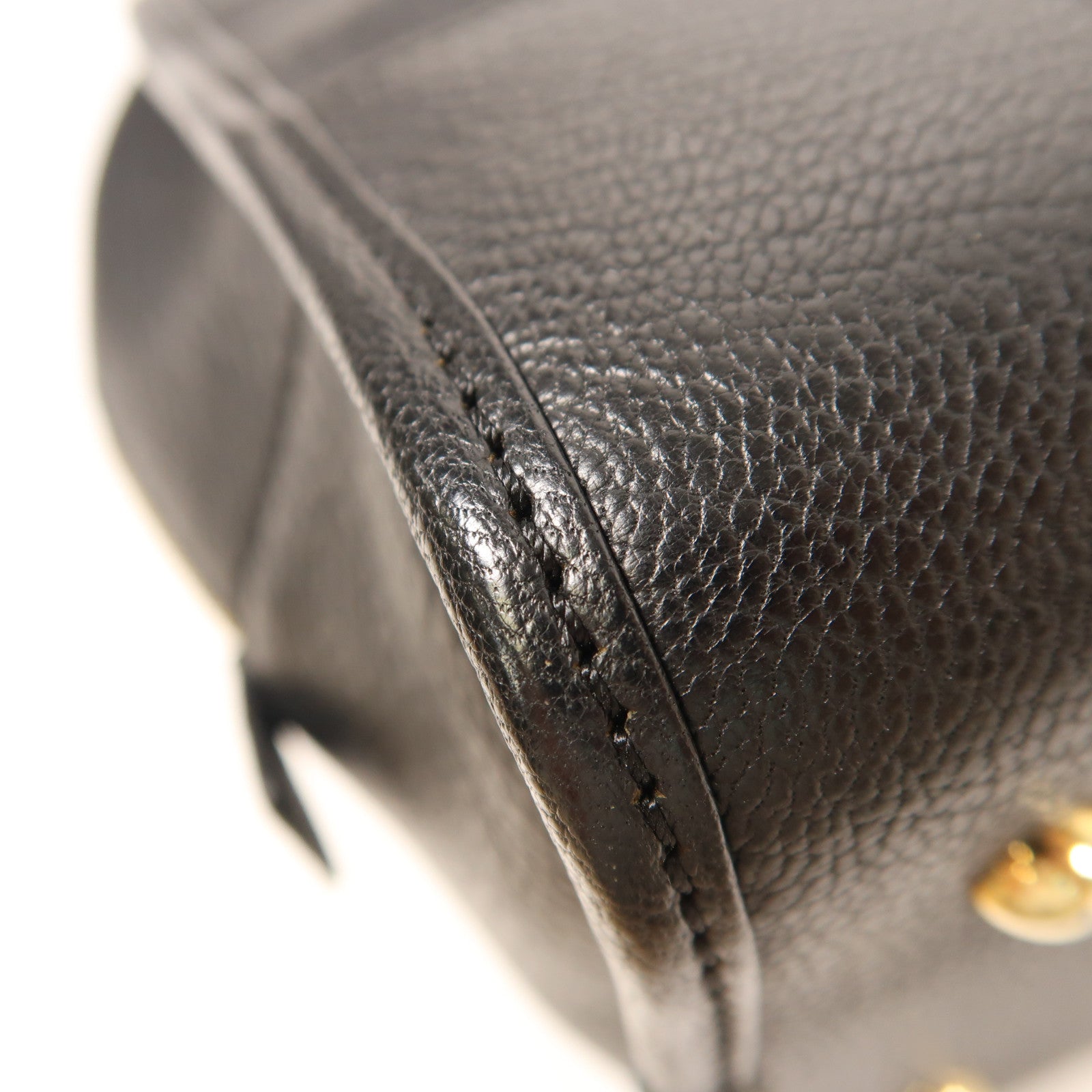 LOEWE 皮革Amazona 28金扣手挽袋黑色