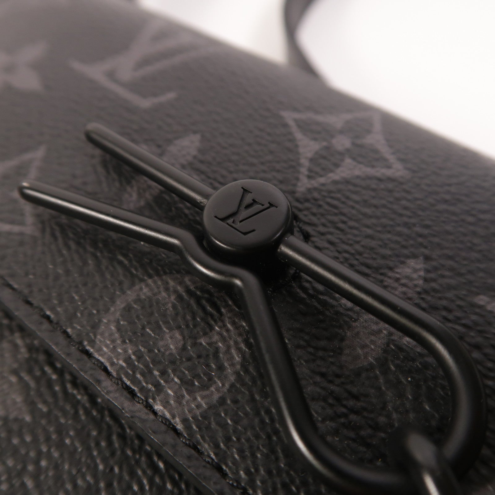 LOUIS VUITTON Monogram Eclipse Steamer Wearable Wallet肩背袋