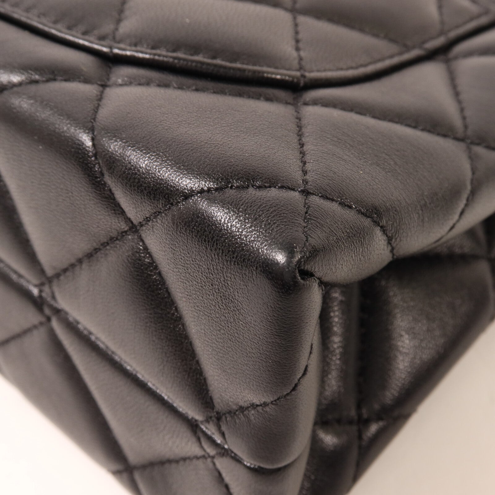 CHANEL 羊皮皮革Mini Hobo Bag鏈帶肩背袋