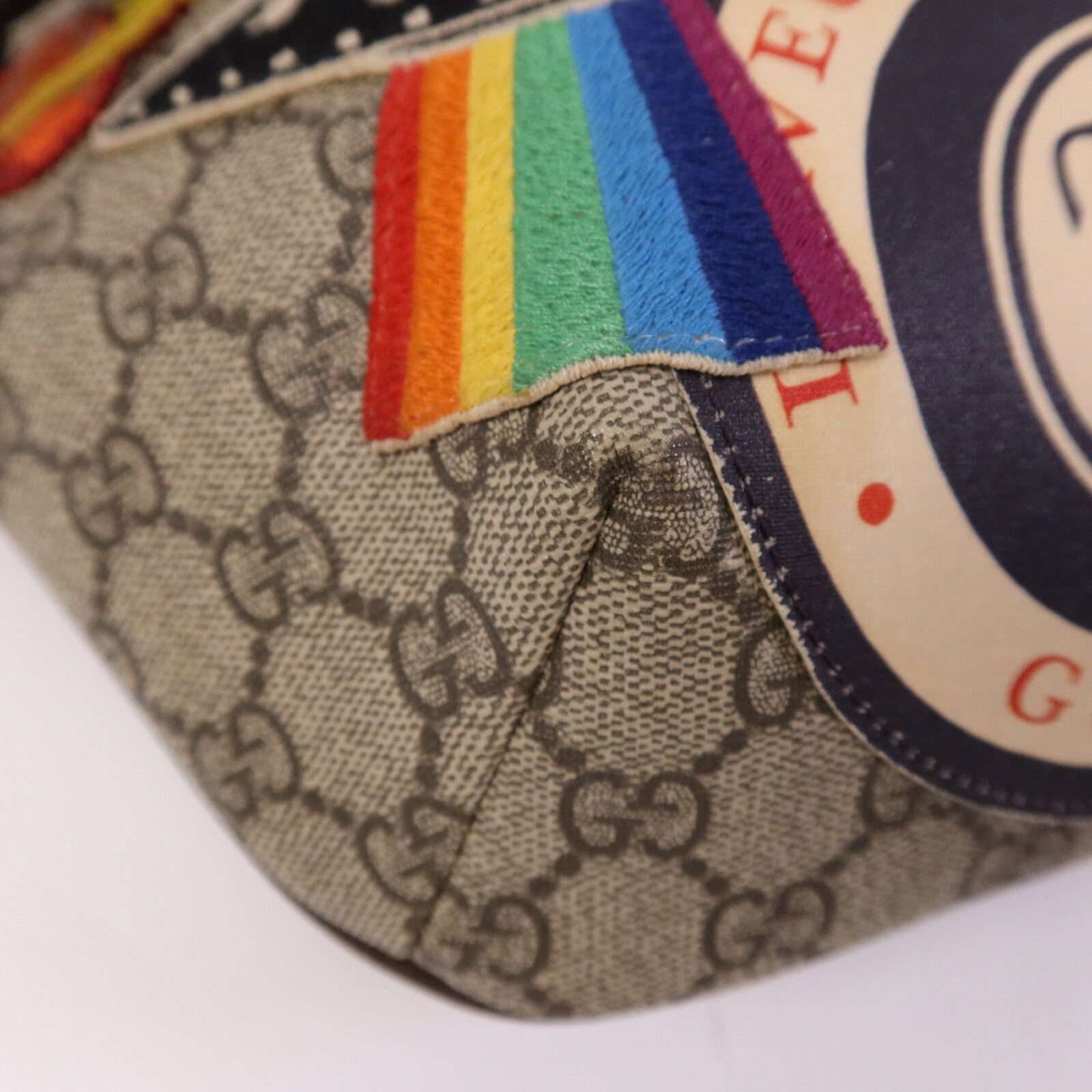 GUCCI 塗層帆布GG Supreme Courrier金扣腰包