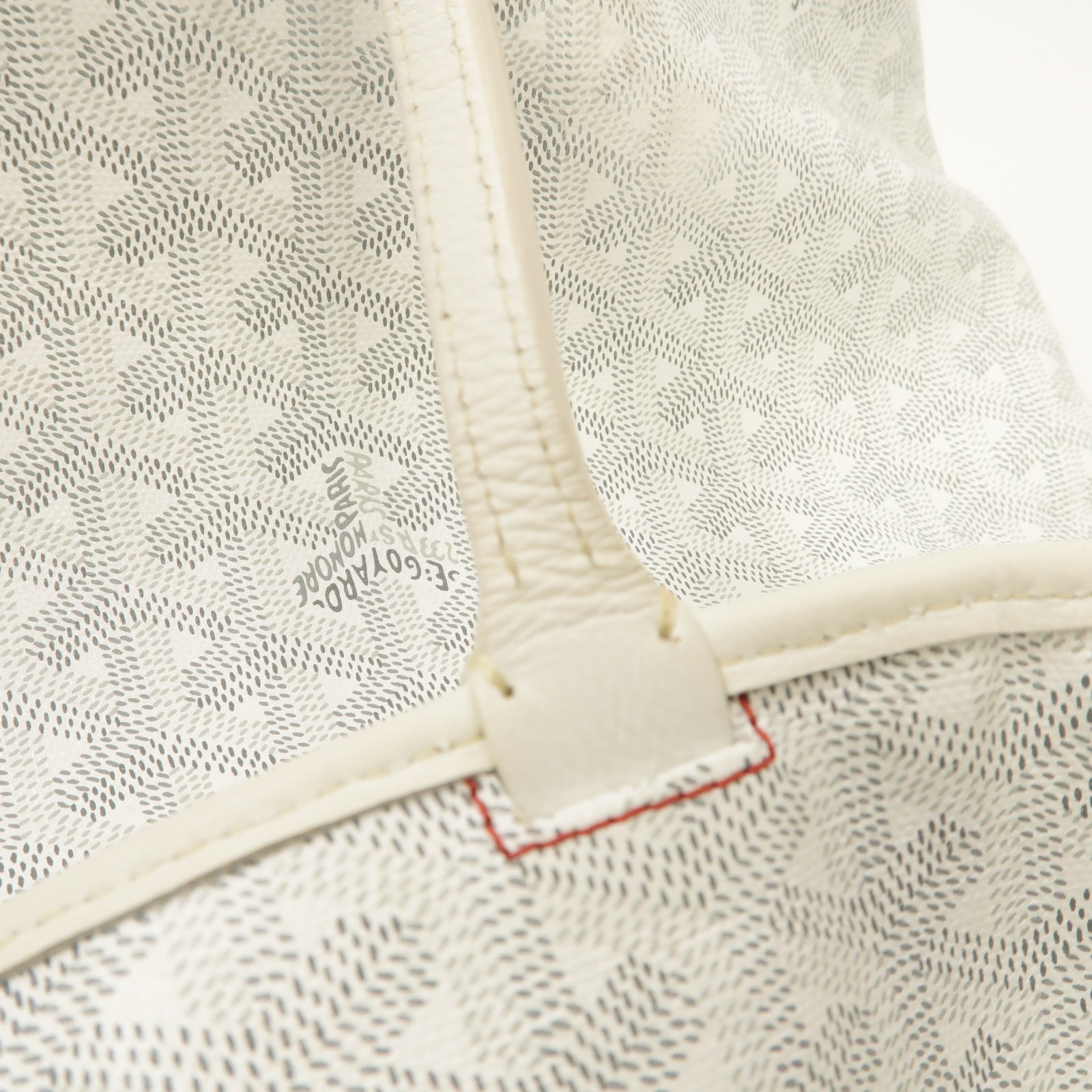 GOYARD 塗層帆布Artois銀扣肩背袋白色