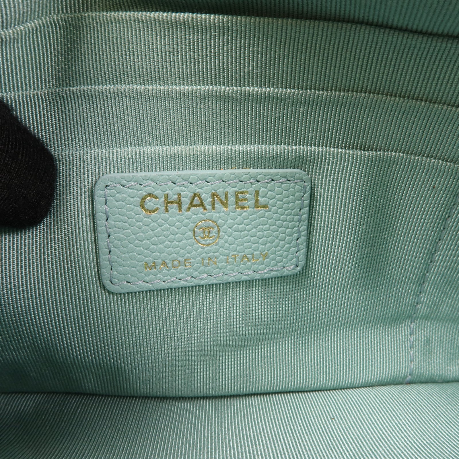 CHANEL 牛皮皮革Pouch金扣手拿包