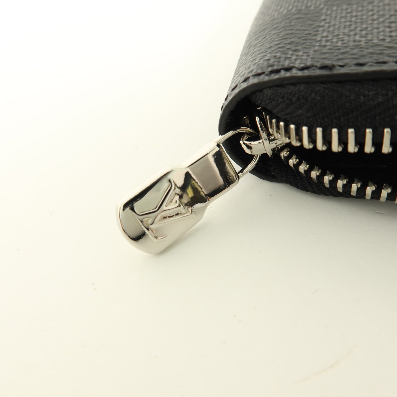 LOUIS VUITTON Damier Graphite Zippy Vertical長錢包