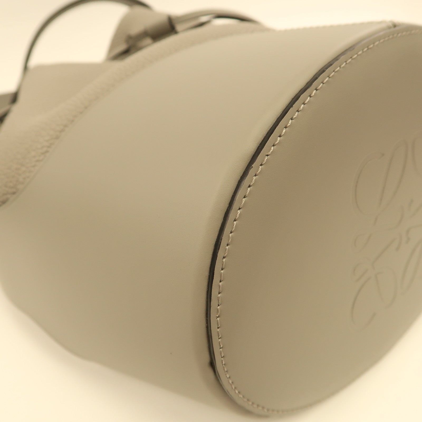 LOEWE 牛皮皮革Balloon Medium Bucket銀扣手挽肩背兩用袋灰色