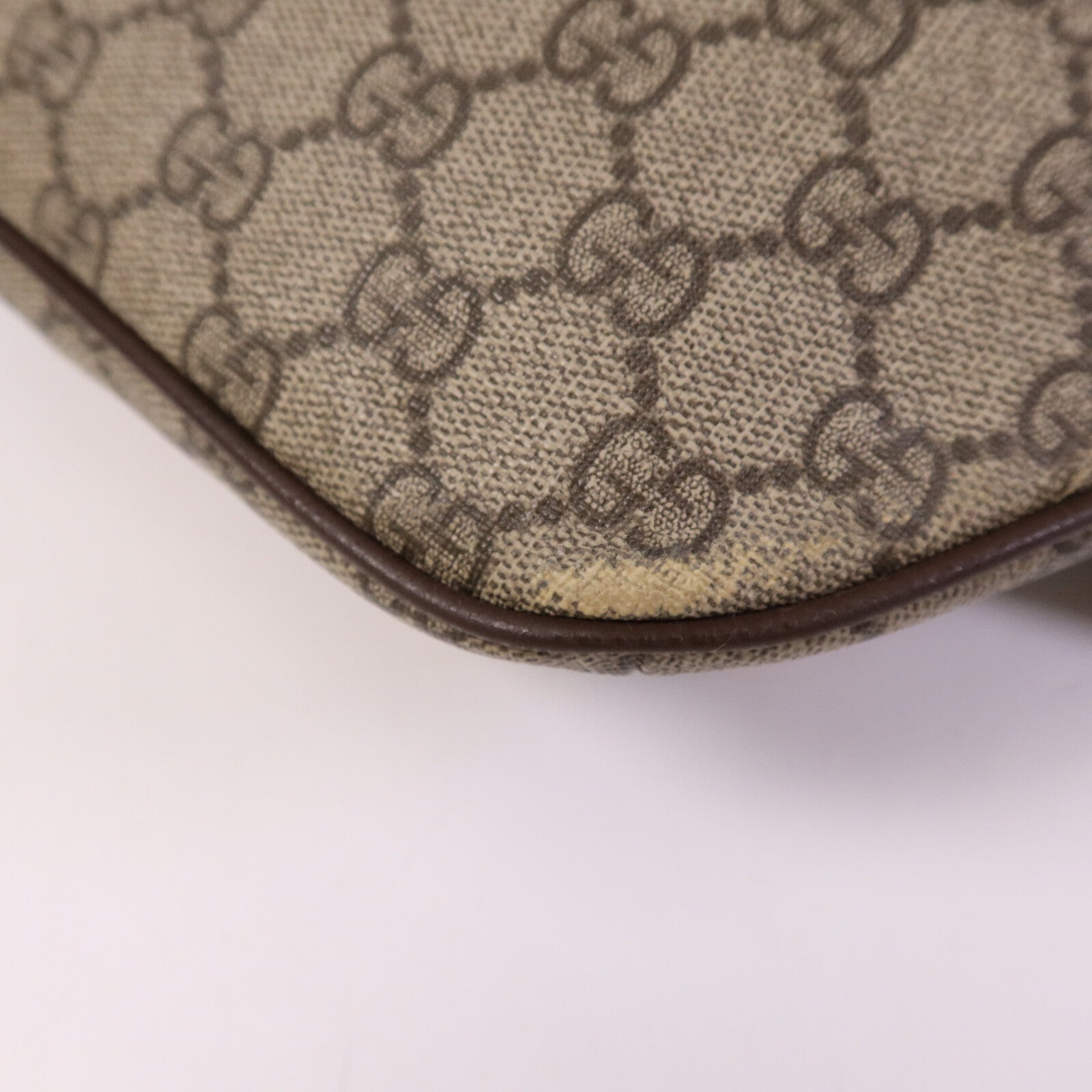 GUCCI 塗層帆布GG Supreme Courrier金扣腰包