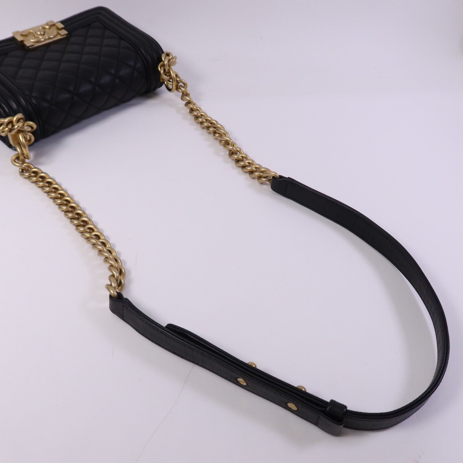 CHANEL 牛皮皮革Boy 20金扣鏈帶肩背袋
