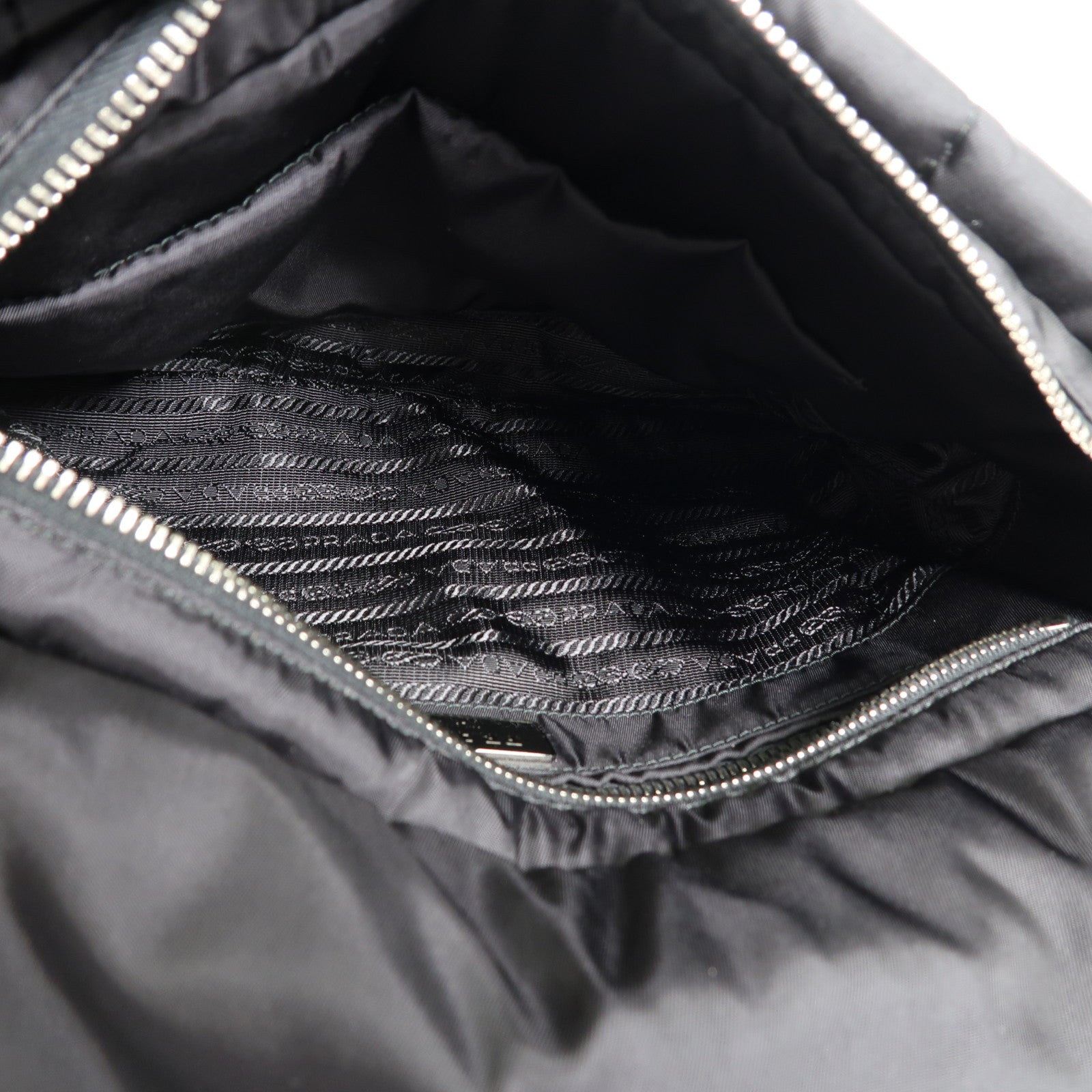PRADA 尼龍Shoulder Bag銀扣肩背袋