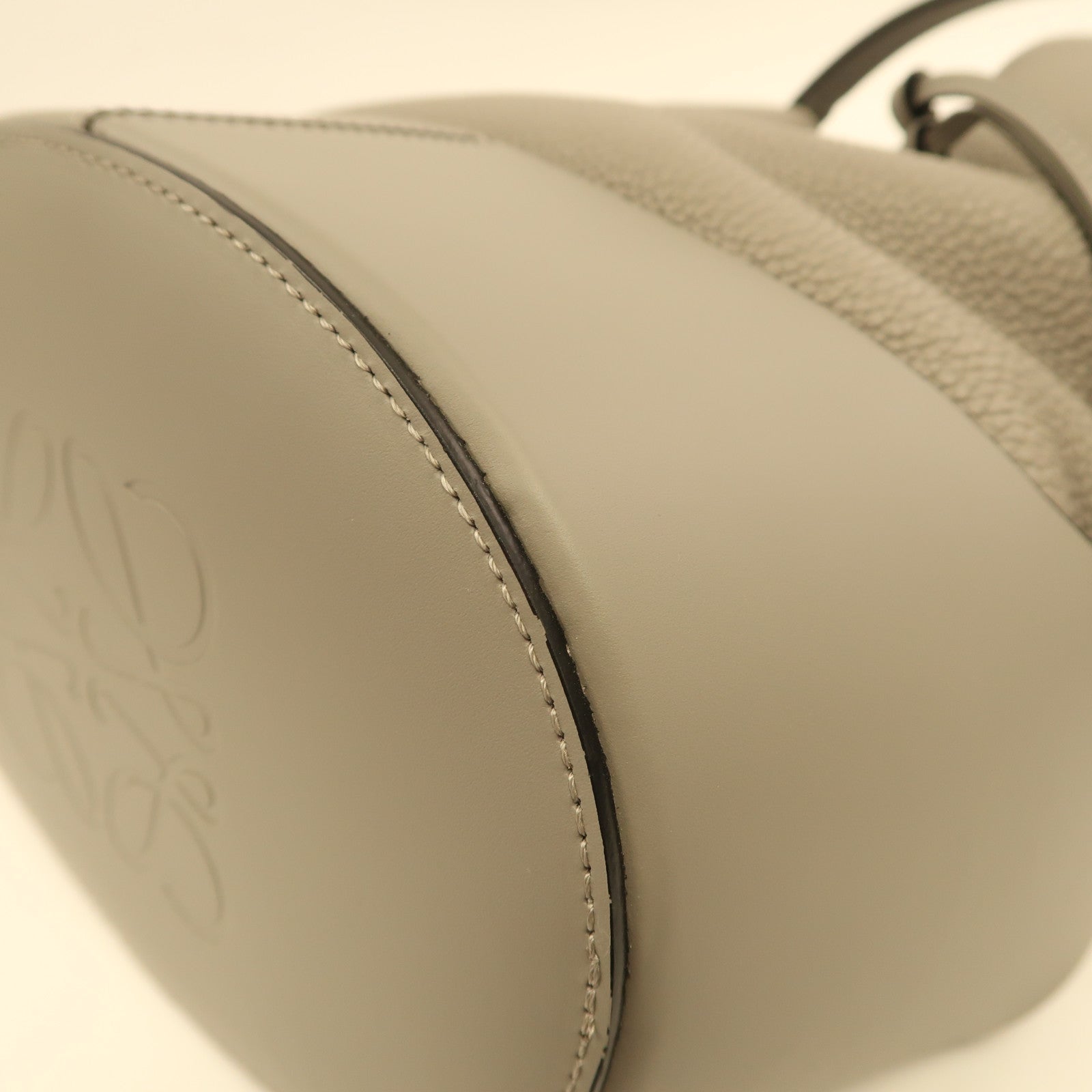 LOEWE 牛皮皮革Balloon Medium Bucket銀扣手挽肩背兩用袋灰色