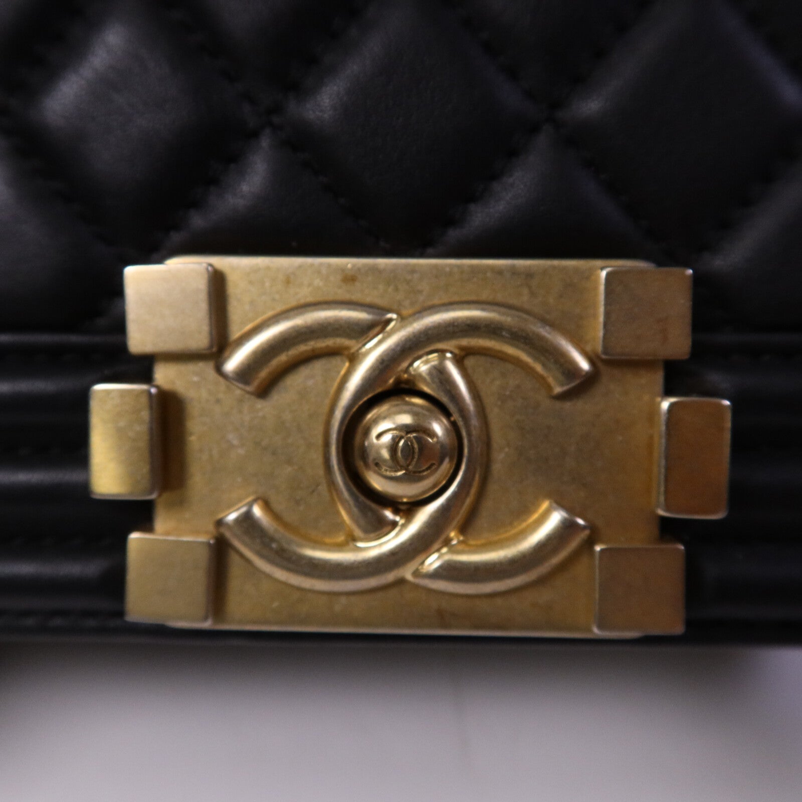 CHANEL 牛皮皮革Boy 20金扣鏈帶肩背袋