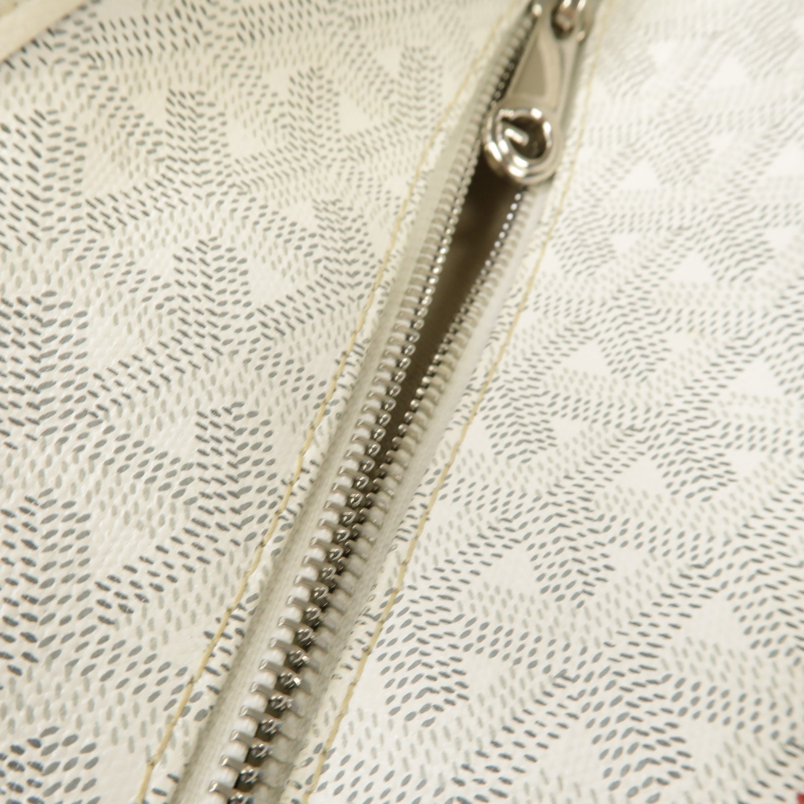 GOYARD 塗層帆布Artois銀扣肩背袋白色