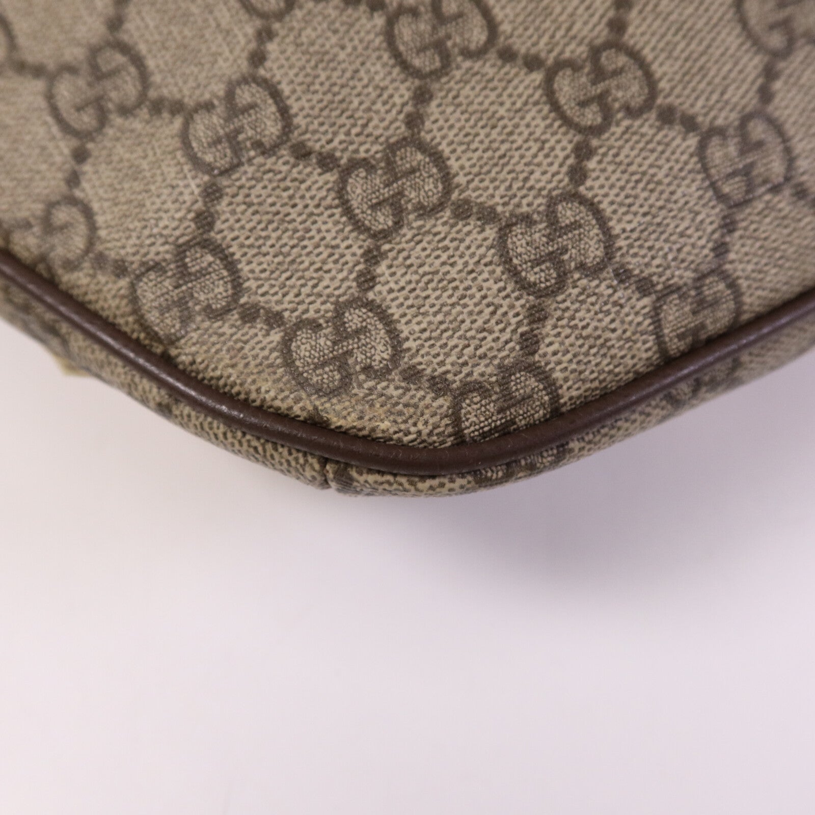 GUCCI 塗層帆布GG Supreme Courrier金扣腰包