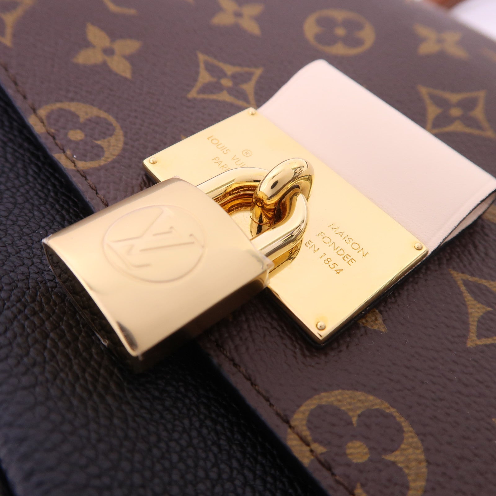 LOUIS VUITTON Monogram Vanguard金扣手挽肩背兩用袋