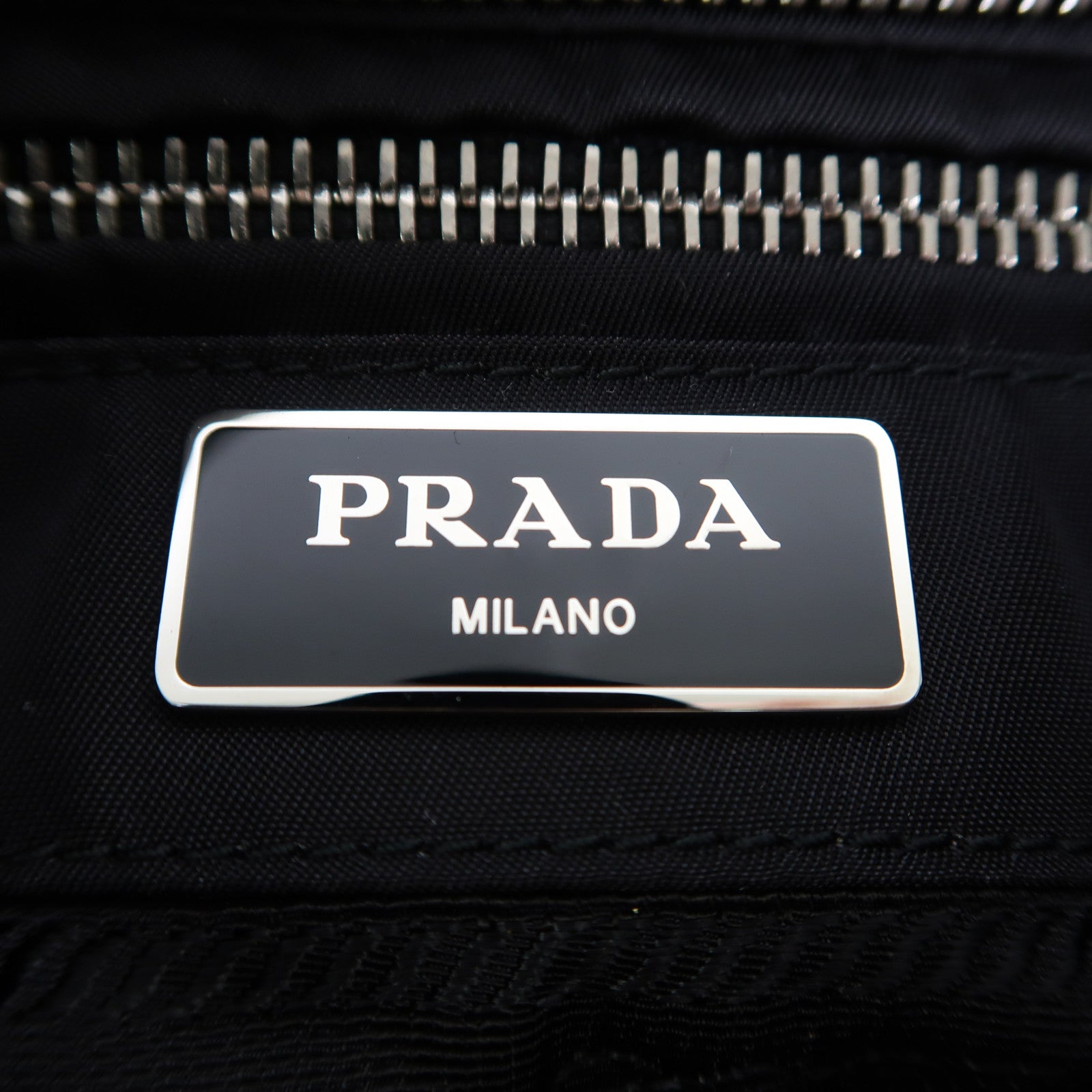 PRADA 尼龍Shoulder Bag銀扣肩背袋
