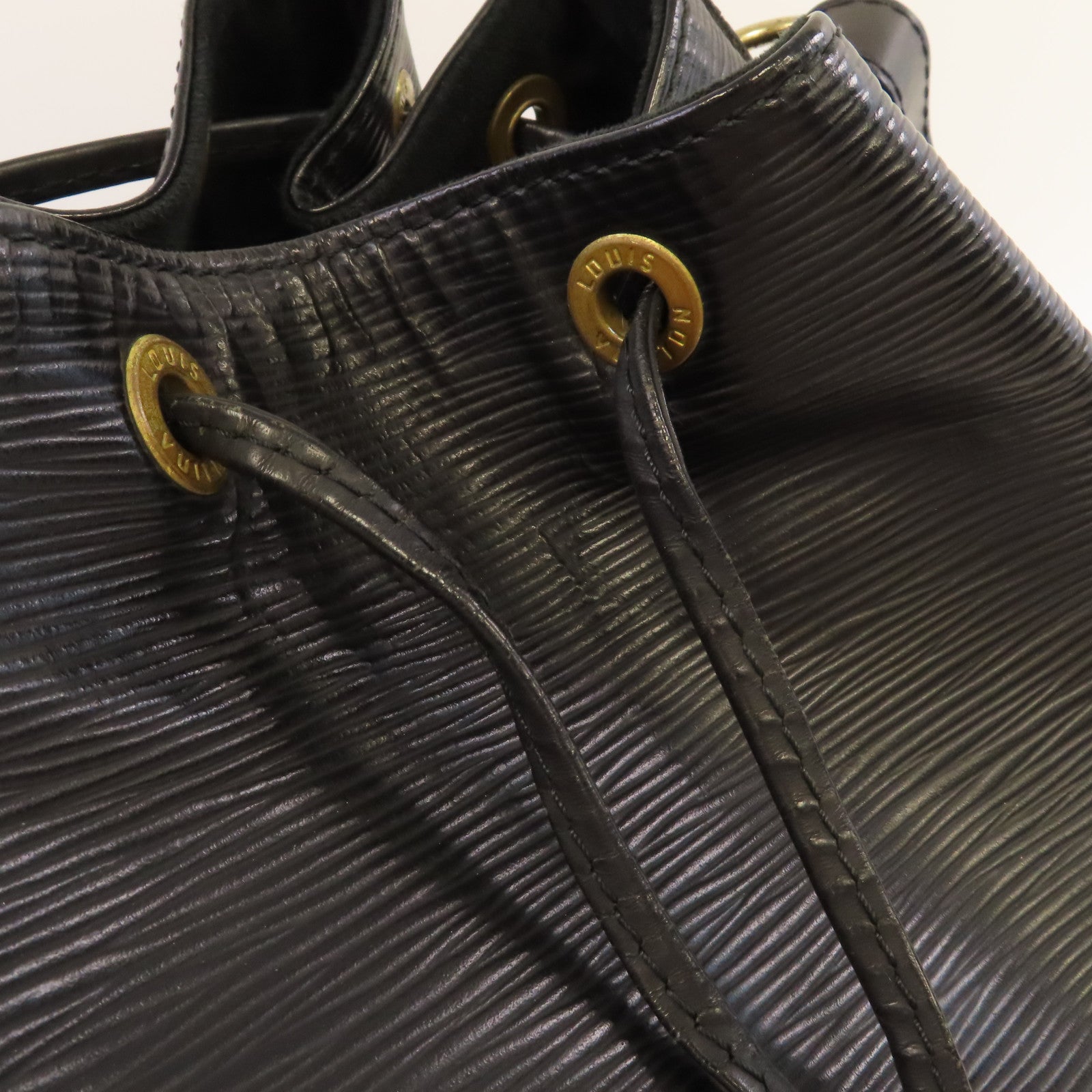 LOUIS VUITTON 【激減優惠】Epi Pettie Noe Shoulder Bag肩背袋黑色