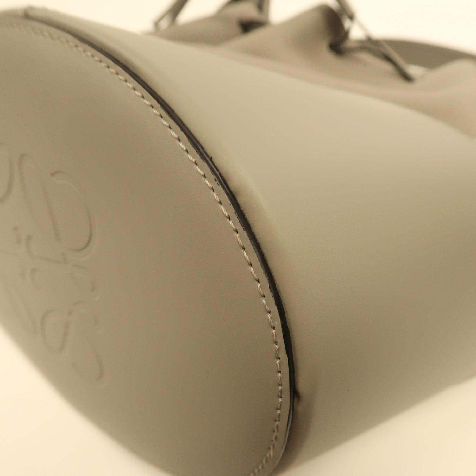 LOEWE 牛皮皮革Balloon Medium Bucket銀扣手挽肩背兩用袋灰色