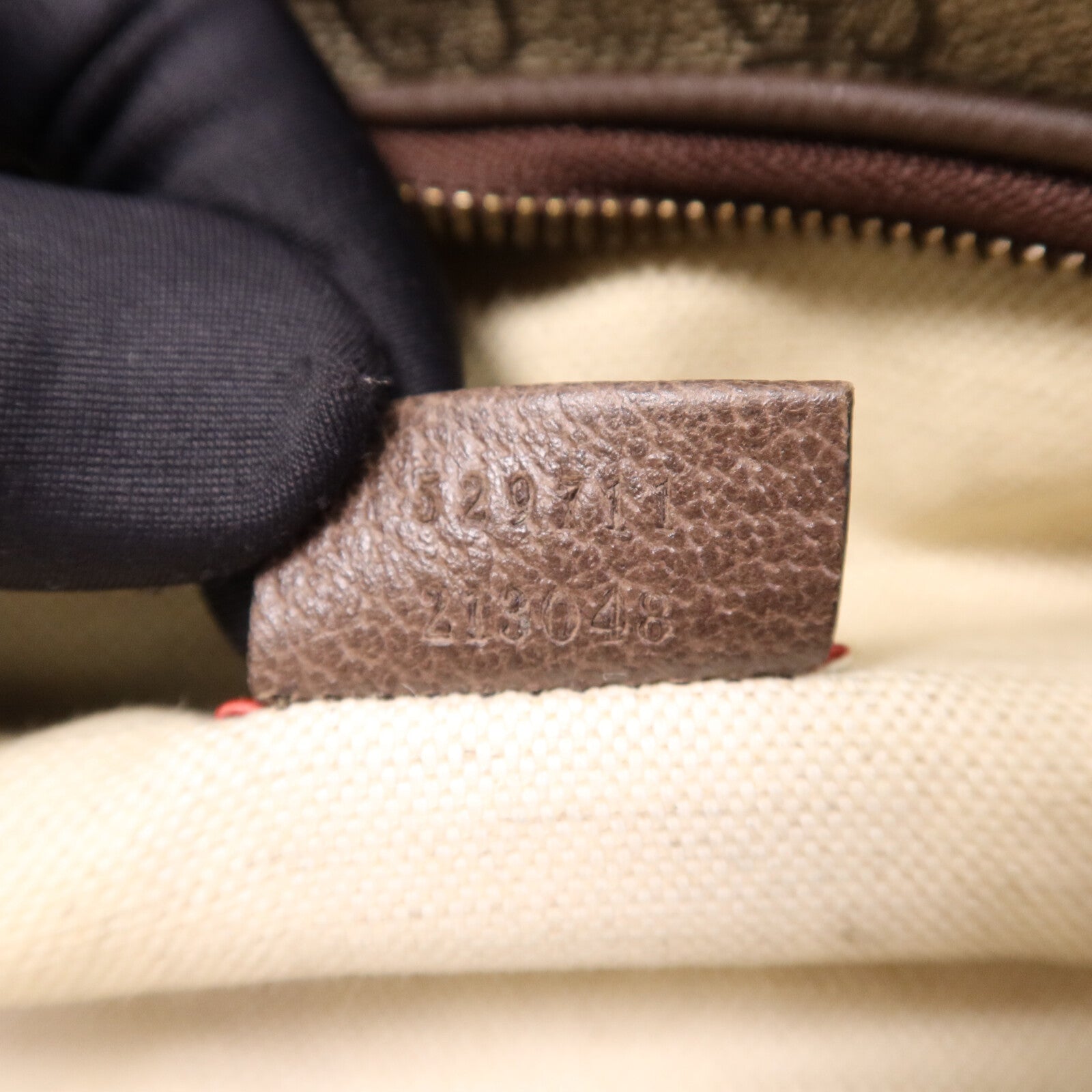 GUCCI 塗層帆布GG Supreme Courrier金扣腰包