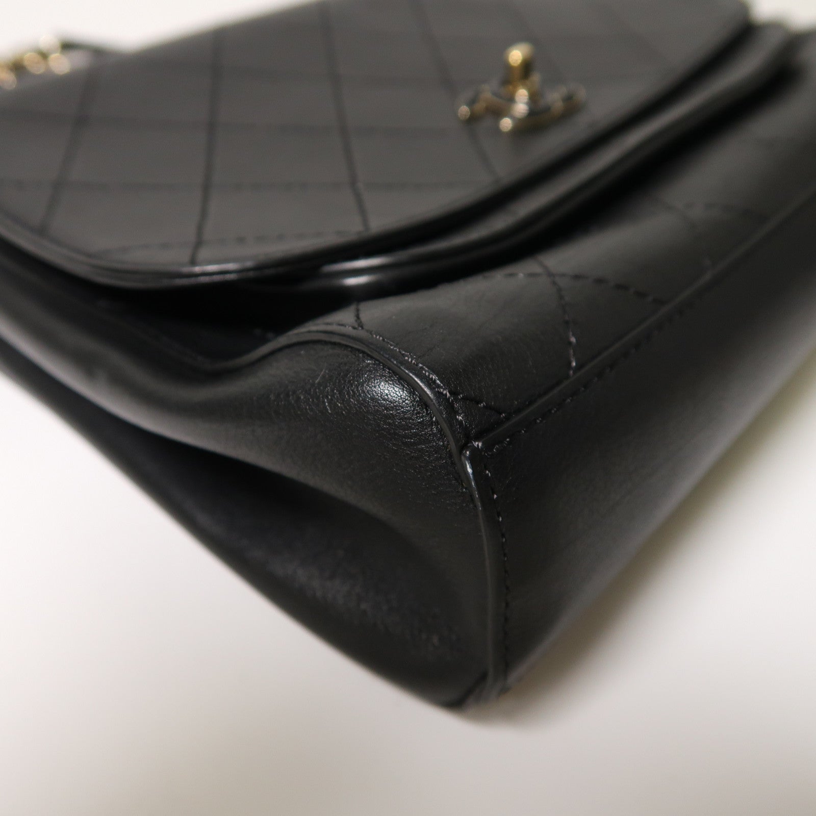 CHANEL 牛皮皮革Shoulder Bag金扣鏈帶肩背袋黑色
