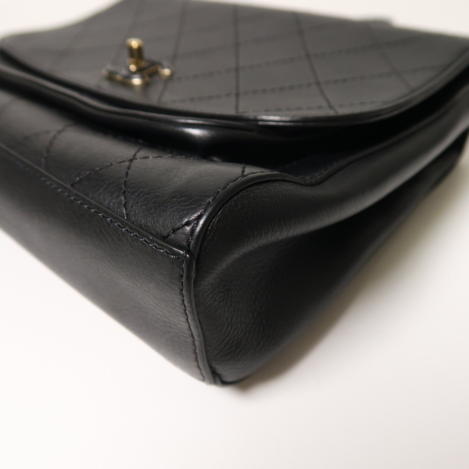 CHANEL 牛皮皮革Shoulder Bag金扣鏈帶肩背袋黑色