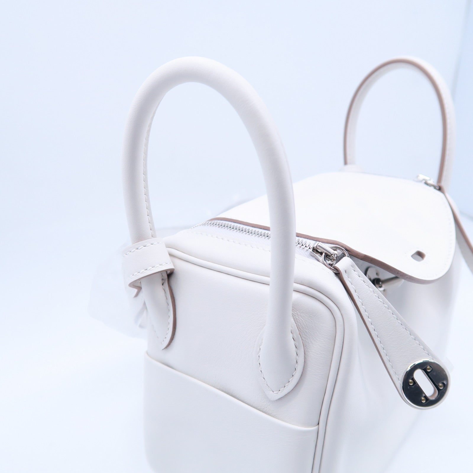HERMES Swift皮革Mini Lindy銀扣手挽肩背兩用袋Gris Pale奶灰色