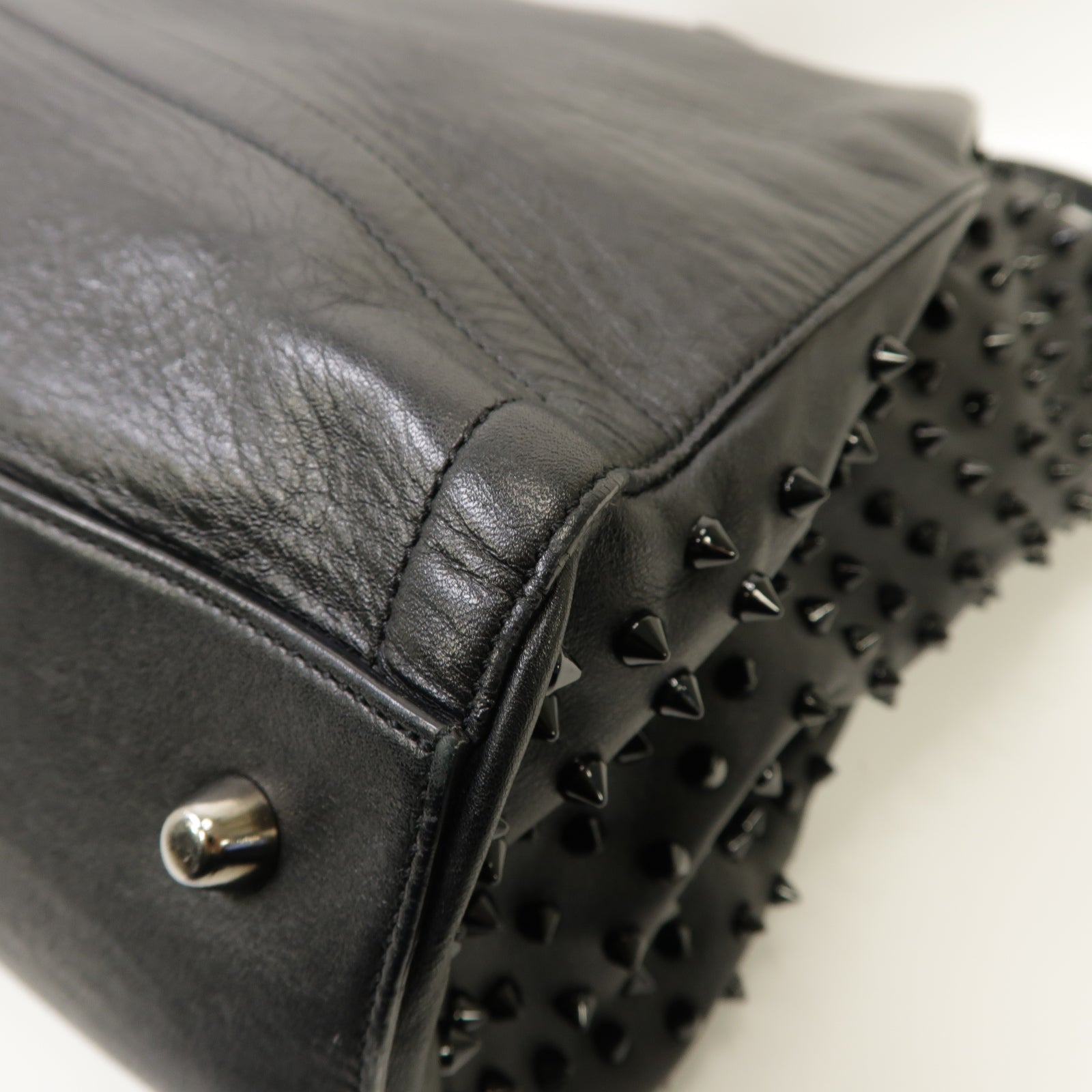 Christian Louboutin 牛皮皮革Shoulder Bag銀扣肩背袋黒色