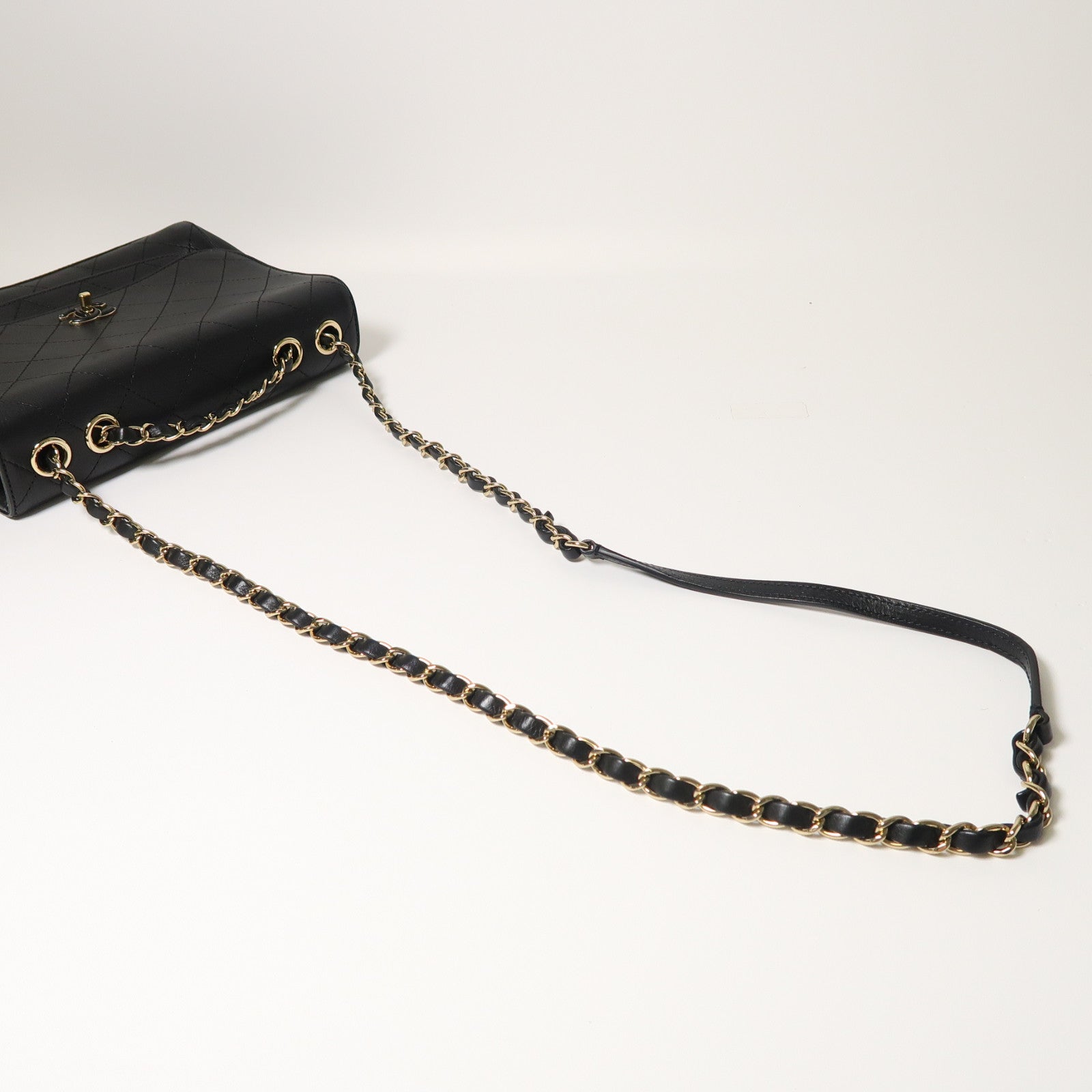 CHANEL 牛皮皮革Shoulder Bag金扣鏈帶肩背袋黑色