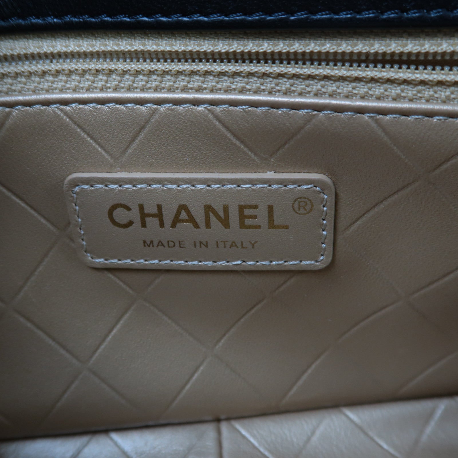 CHANEL 【激減優惠】菱格牛皮皮革Pearl Hairpin Badge Bag鏈帶肩背袋黑色