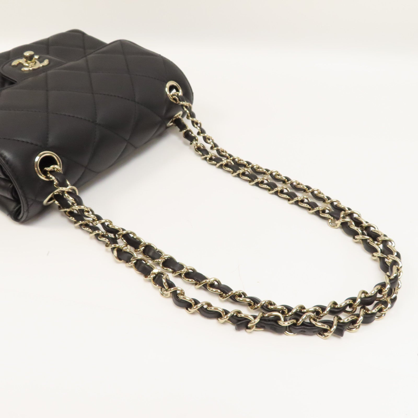 CHANEL 菱格Caviar皮革Chain Shoulder Bag銀扣鏈帶肩背袋黑色