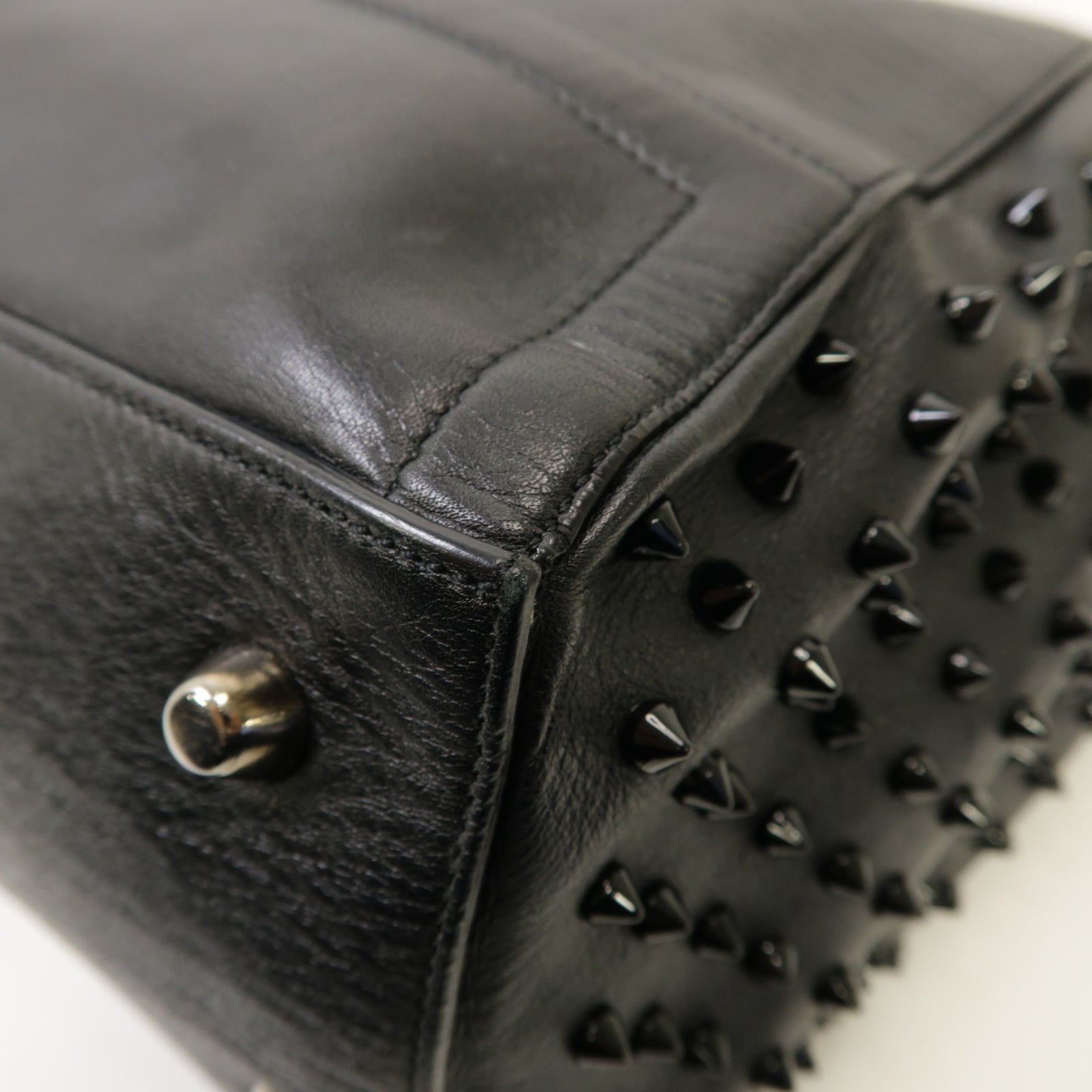 Christian Louboutin 牛皮皮革Shoulder Bag銀扣肩背袋黒色