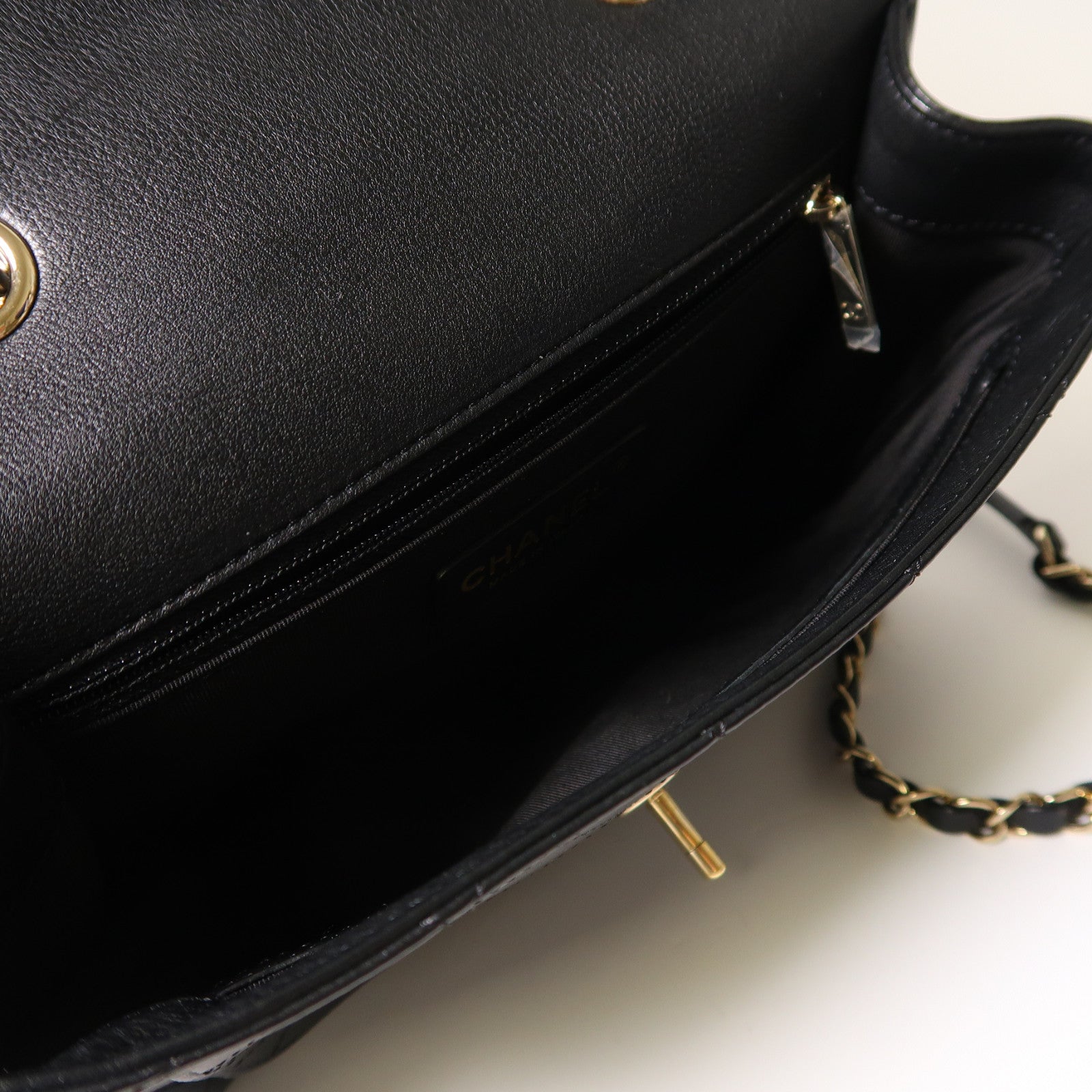 CHANEL 牛皮皮革Shoulder Bag金扣鏈帶肩背袋黑色
