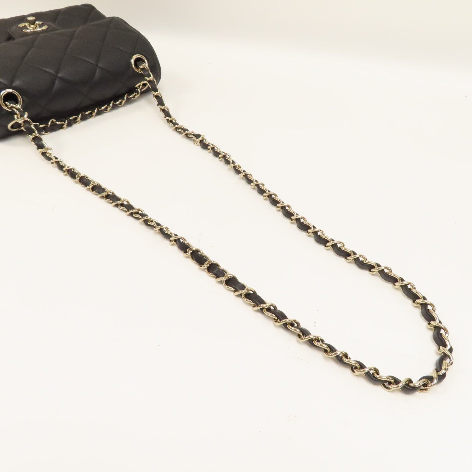 CHANEL 菱格Caviar皮革Chain Shoulder Bag銀扣鏈帶肩背袋黑色
