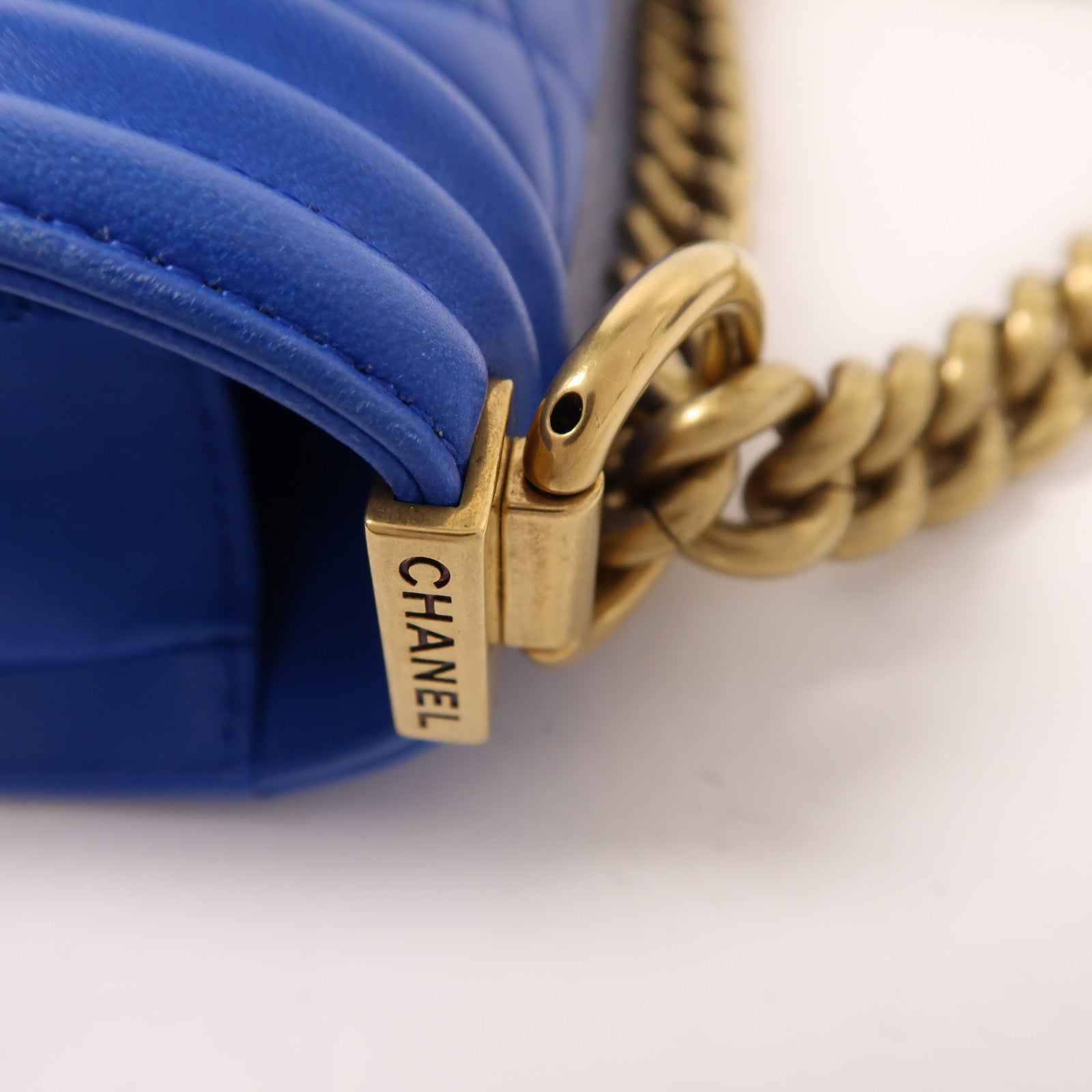 CHANEL 羊皮皮革Boy 20金扣鏈帶肩背袋