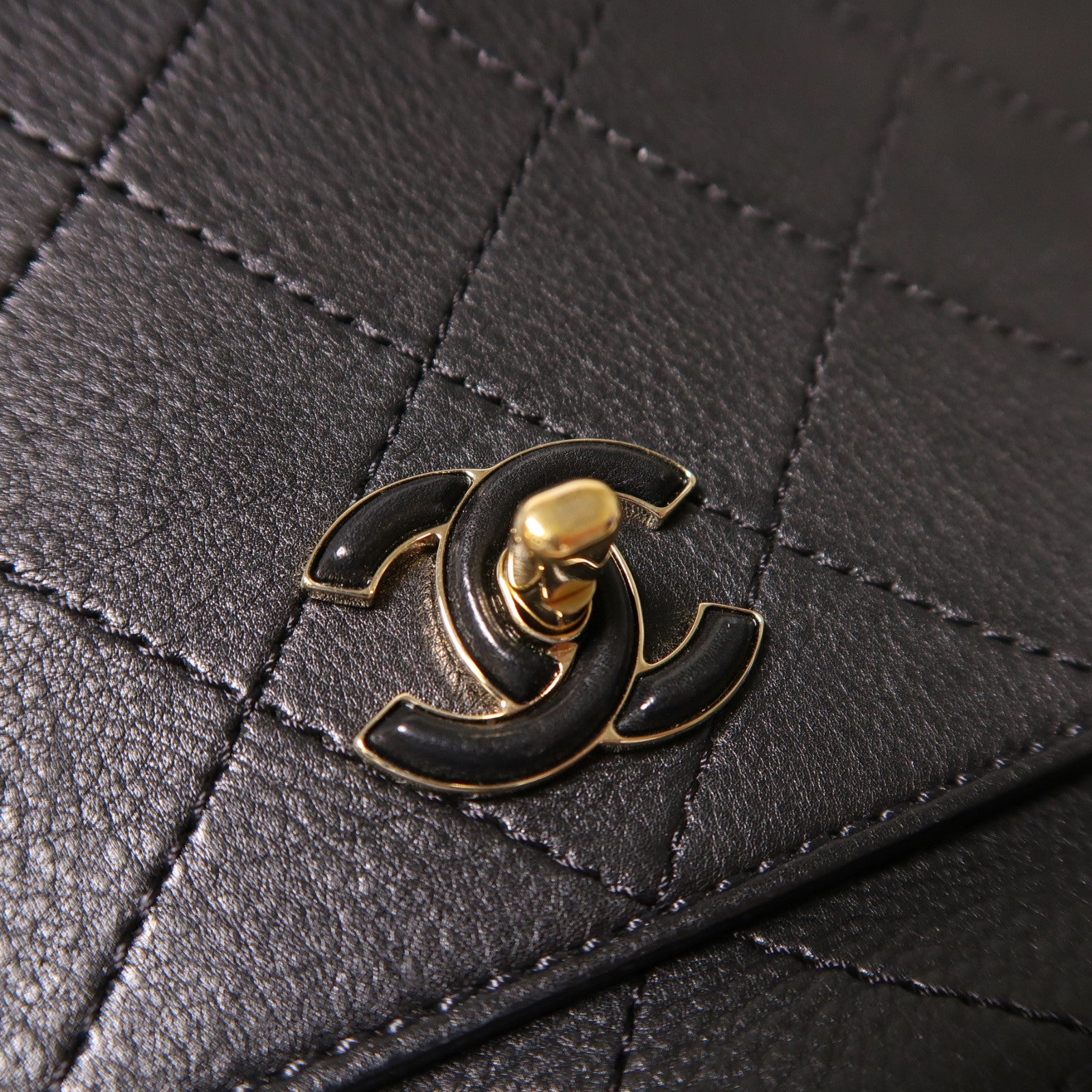 CHANEL 牛皮皮革Shoulder Bag金扣鏈帶肩背袋黑色