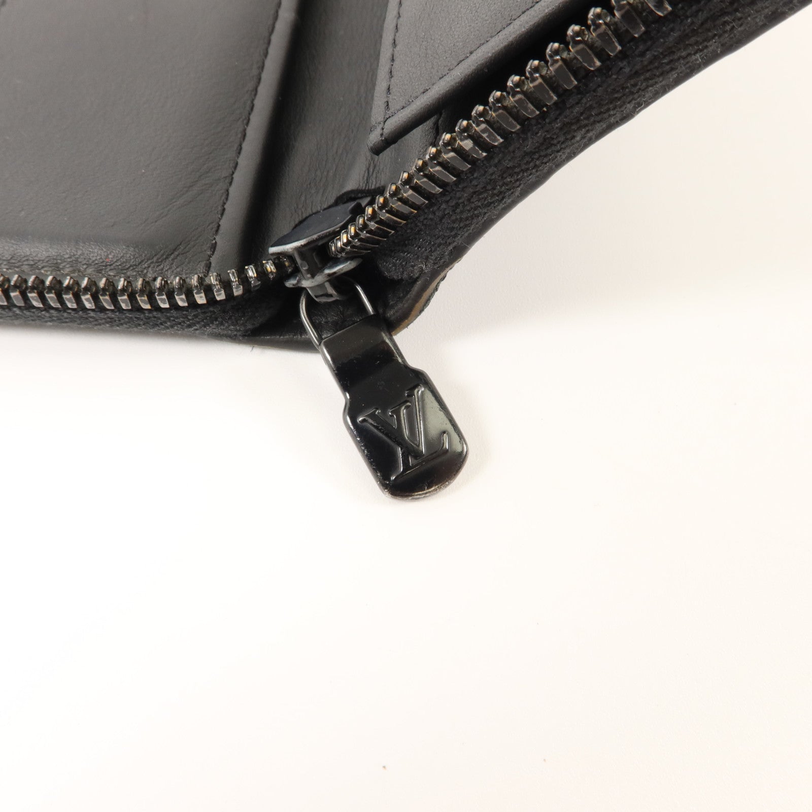 LOUIS VUITTON Monogram Shadow Zippy Wallet Vertical長錢包