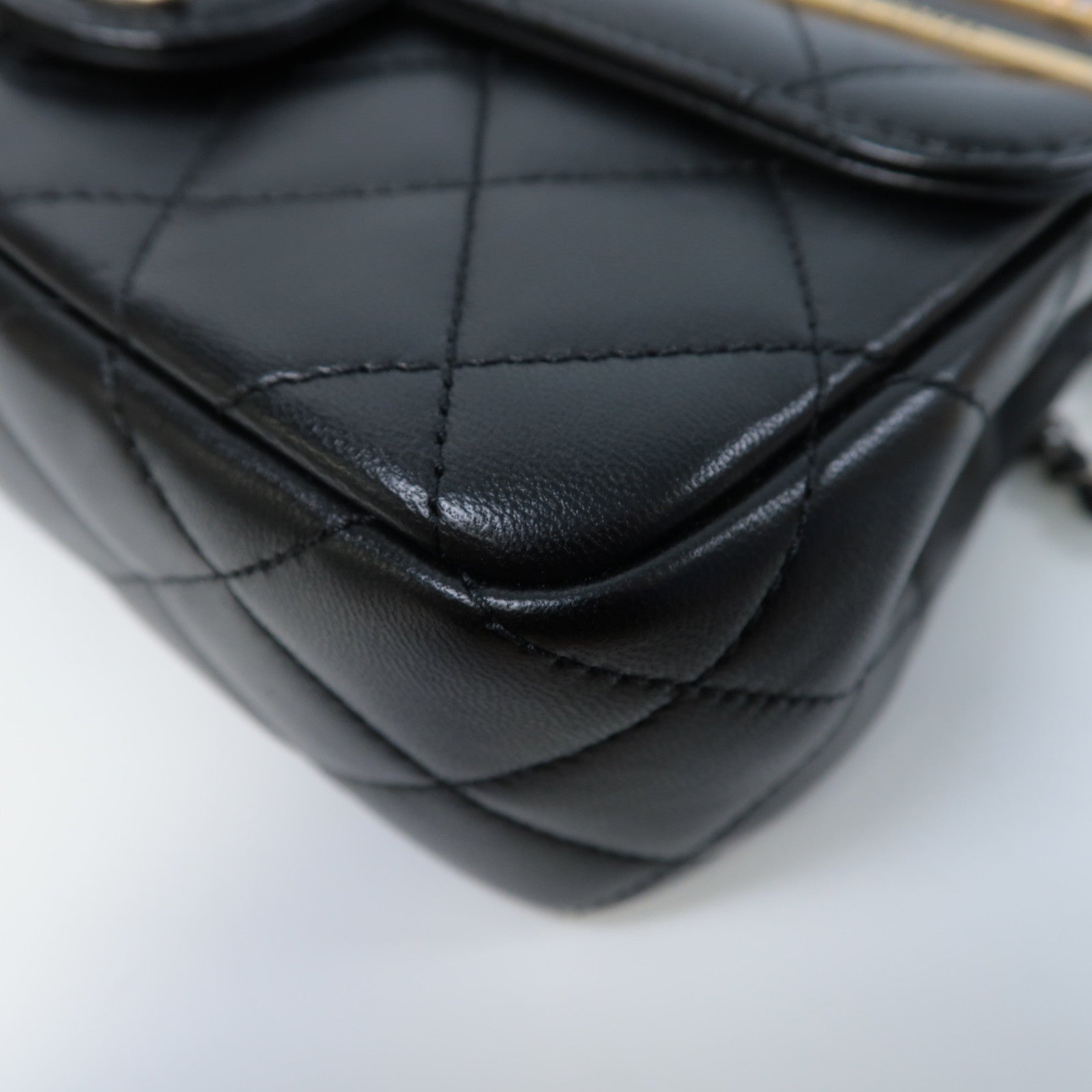 CHANEL 【激減優惠】菱格牛皮皮革Pearl Hairpin Badge Bag鏈帶肩背袋黑色