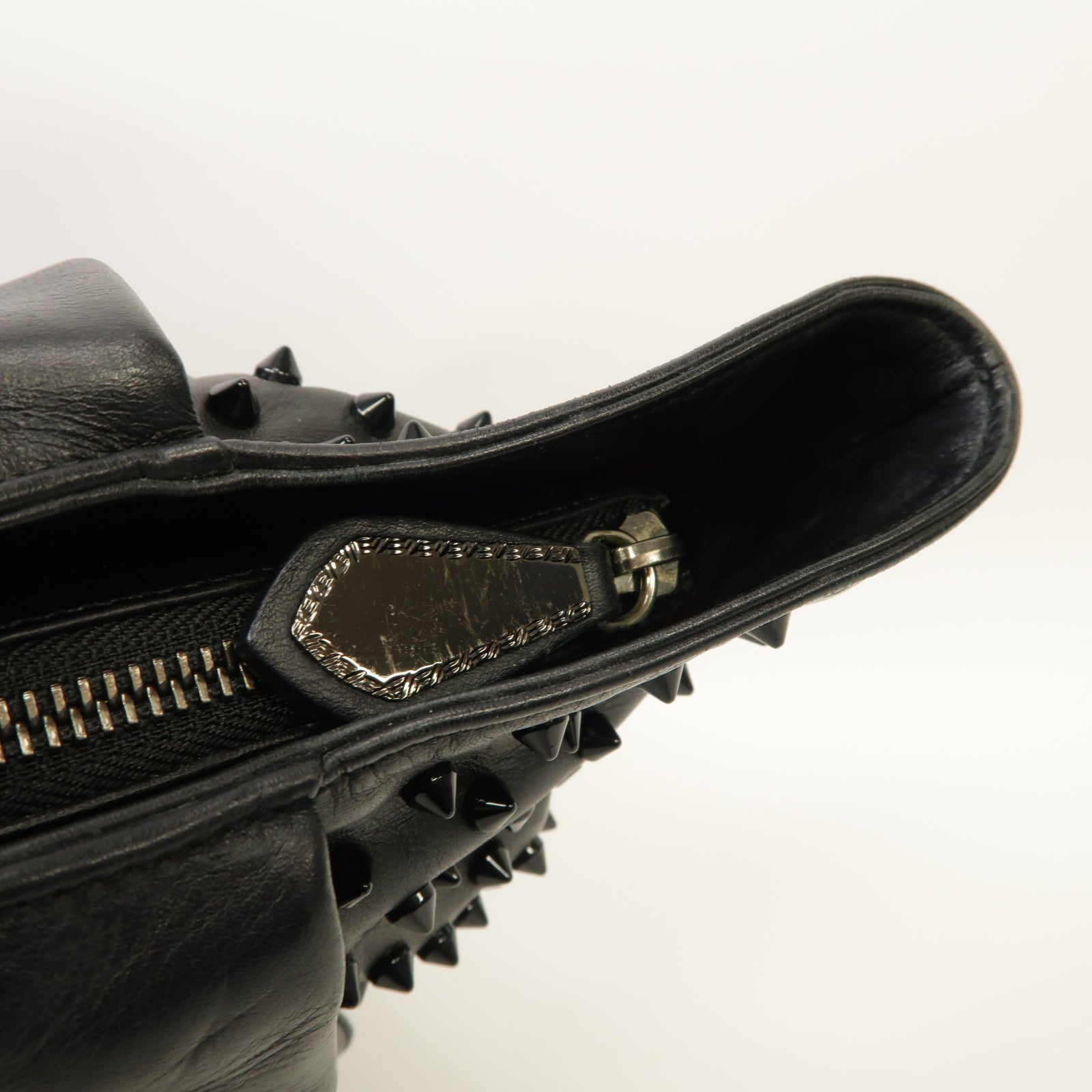 Christian Louboutin 牛皮皮革Shoulder Bag銀扣肩背袋黒色