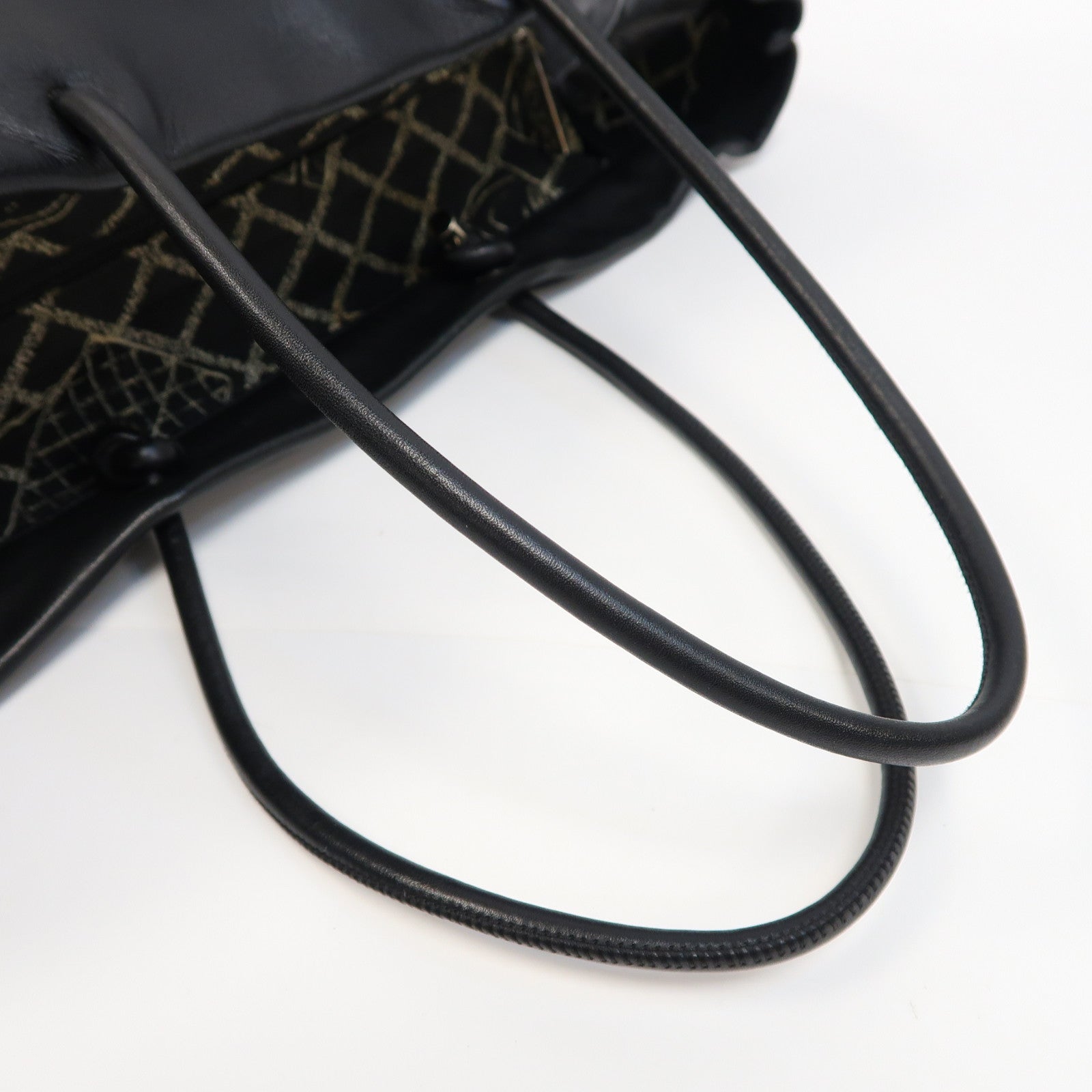 CHANEL 【激減優惠】牛皮皮革Handbag銀扣手挽袋黑色