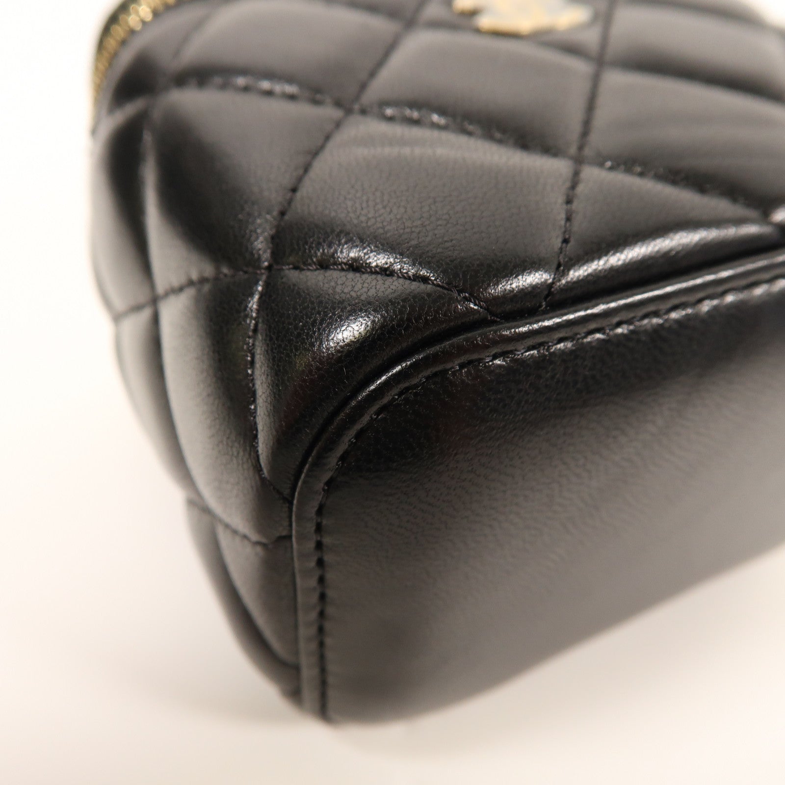 CHANEL 羊皮皮革Vanity Bag金扣鏈帶肩背袋