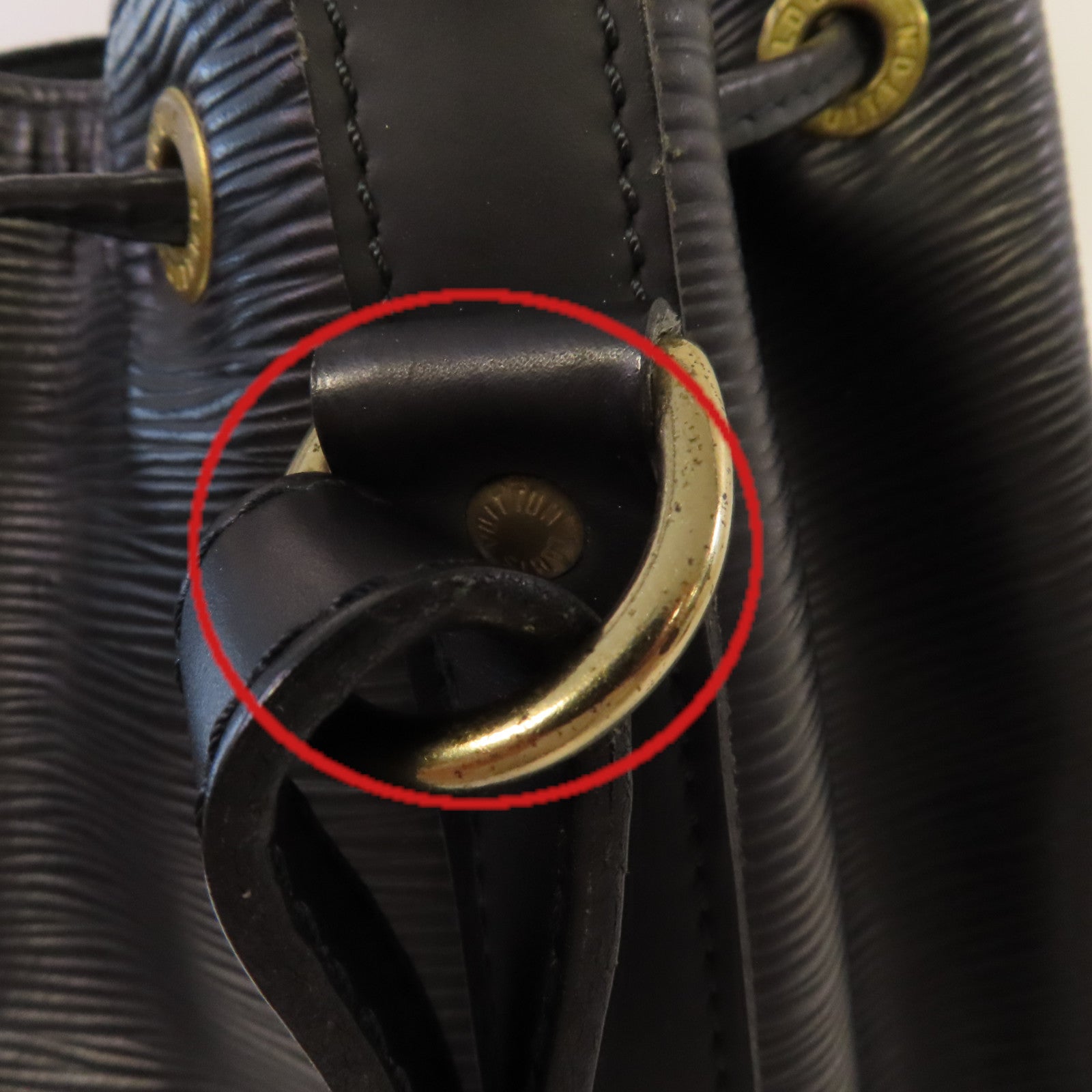 LOUIS VUITTON 【激減優惠】Epi Pettie Noe Shoulder Bag肩背袋黑色