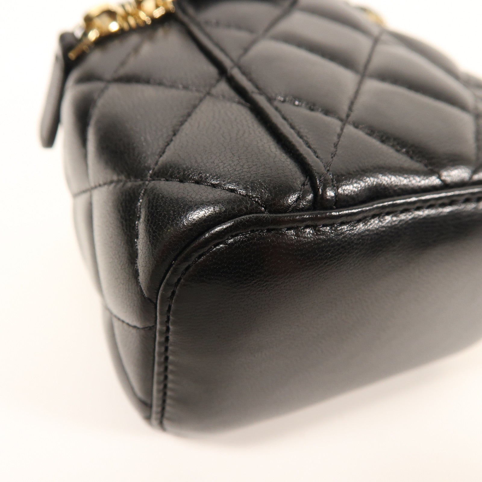 CHANEL 羊皮皮革Vanity Bag金扣鏈帶肩背袋