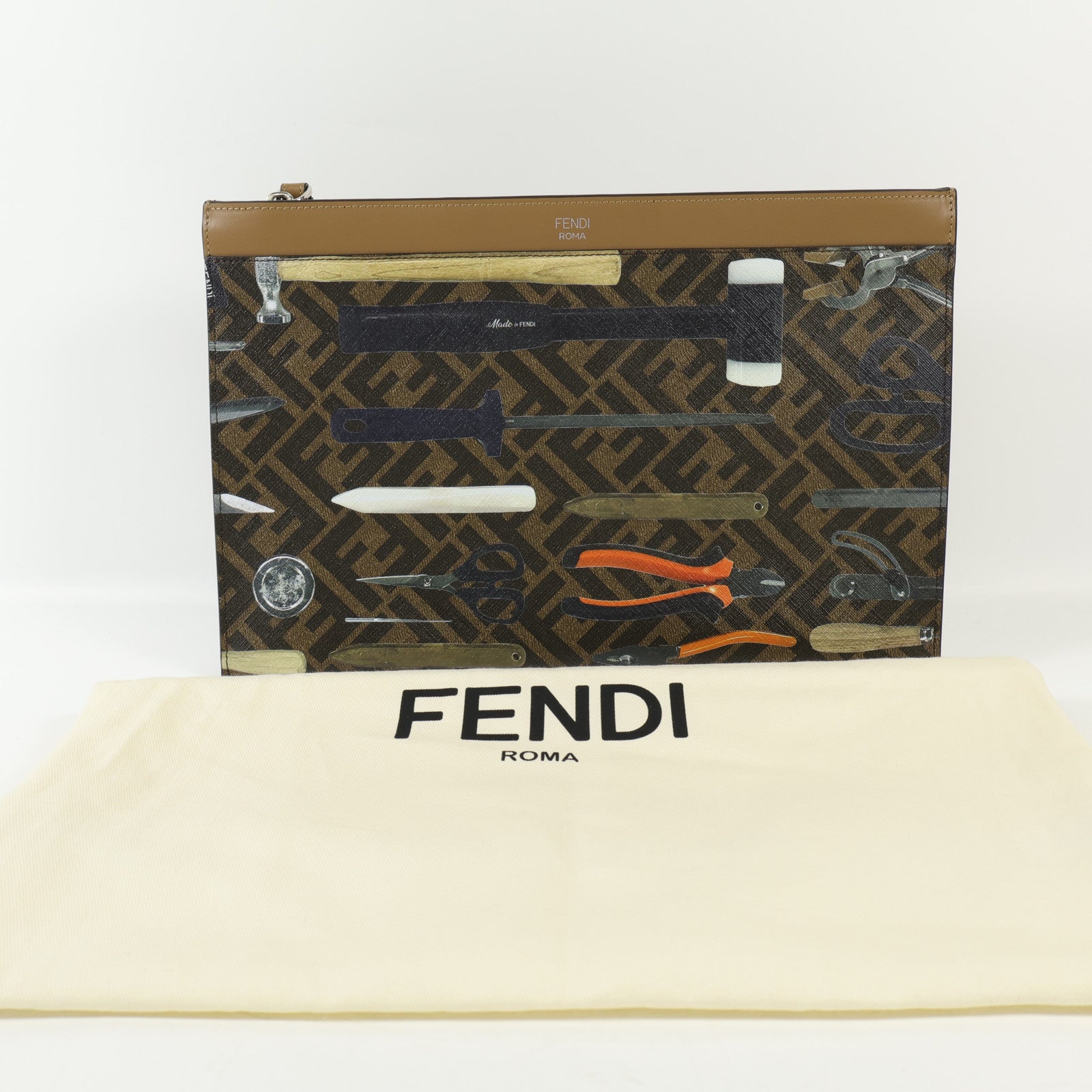 FENDI 牛皮皮革Pouch銀扣手拿包